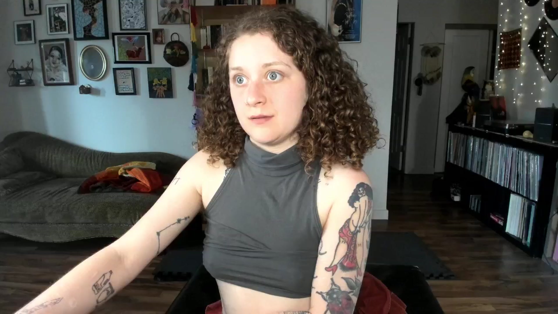Gallery image thumbnail from PeachyQueen_'s myfreecams stream on, 05/16/2025, 24:25 image 19 of 20