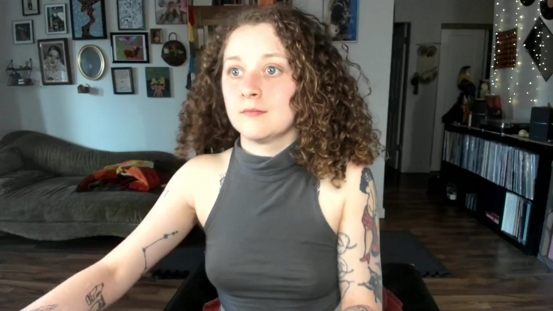 Gallery image thumbnail from PeachyQueen_'s myfreecams stream on, 05/16/2025, 24:25 image 13 of 20