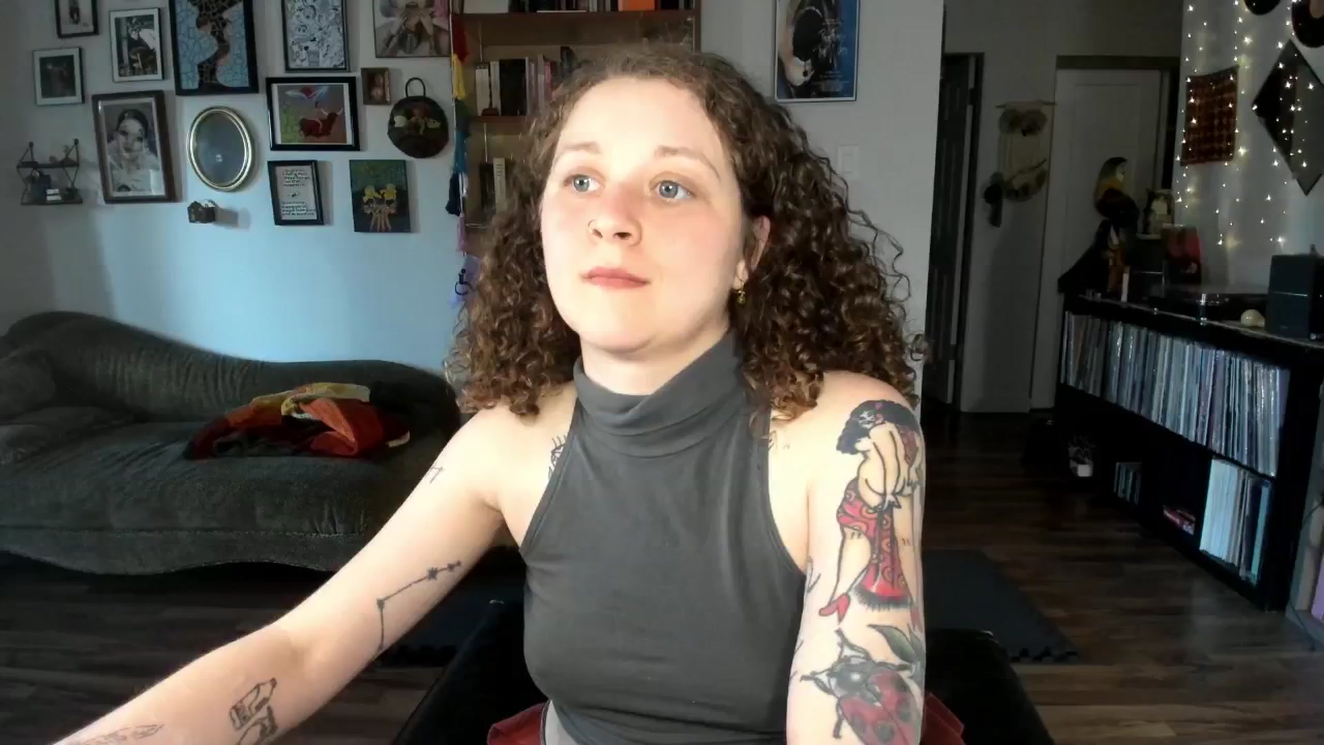 Gallery image thumbnail from PeachyQueen_'s myfreecams stream on, 05/16/2025, 24:25 image 9 of 20