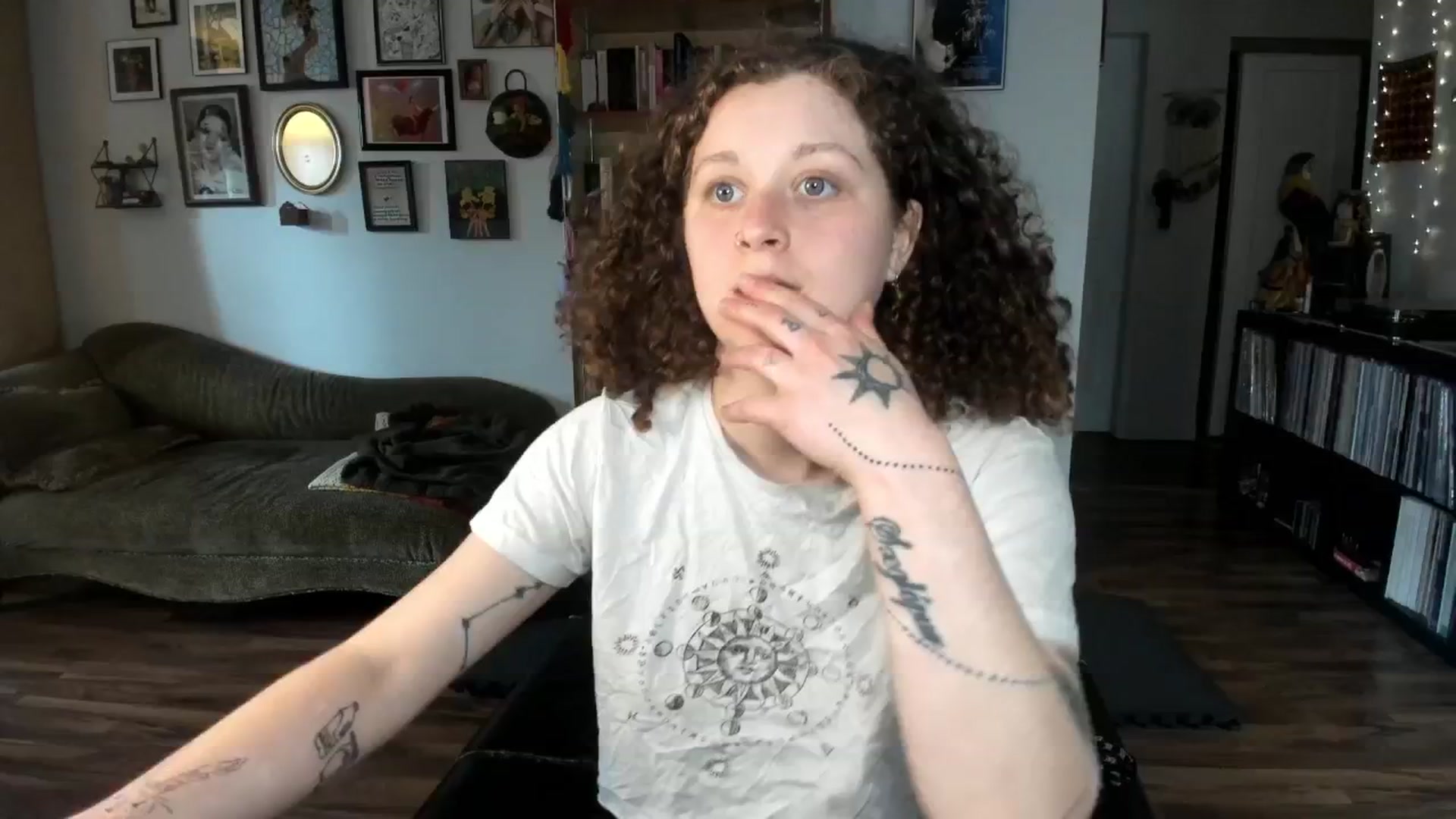 Gallery image thumbnail from PeachyQueen_'s myfreecams stream on, 05/21/2025, 21:26 image 8 of 20