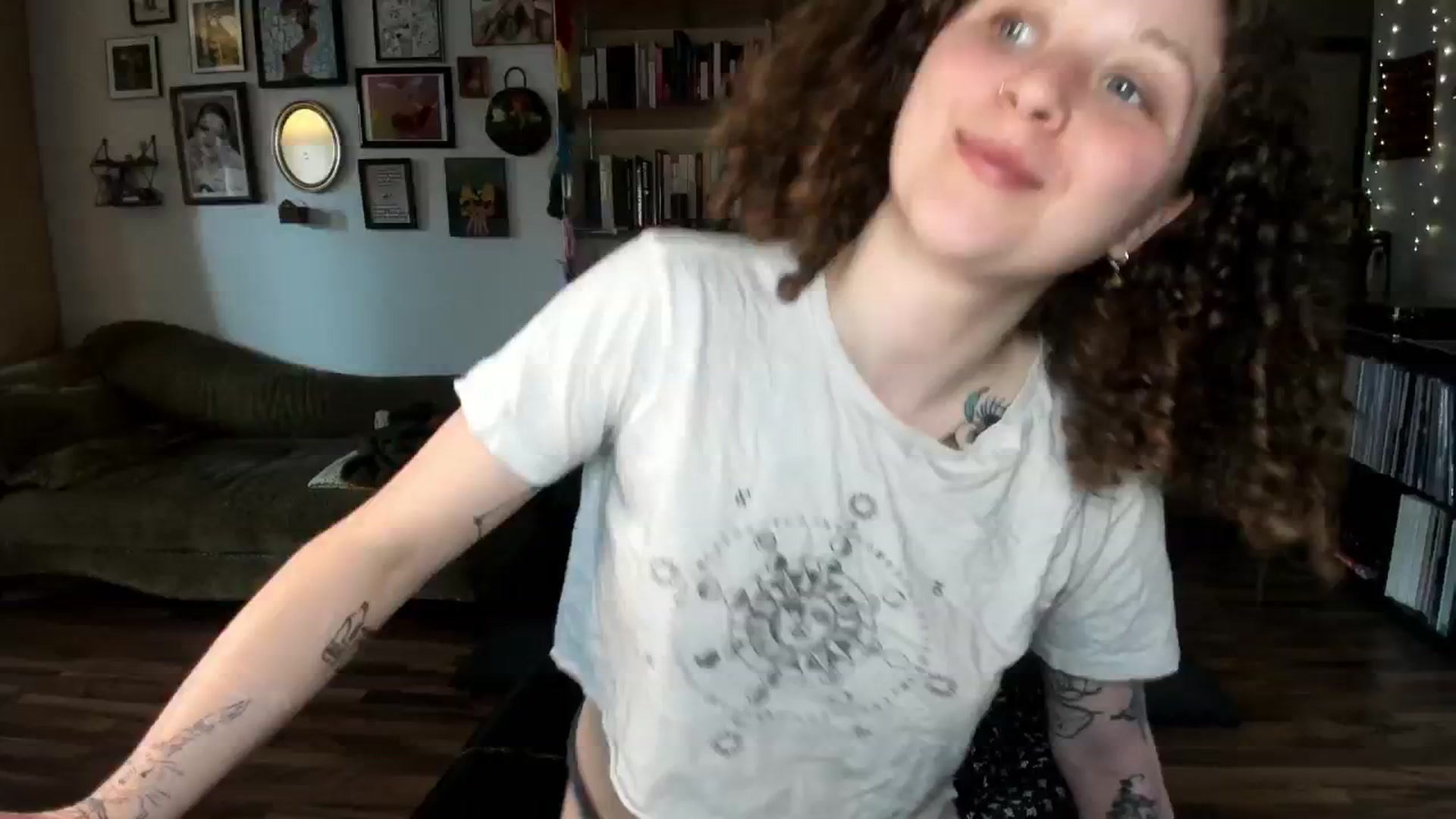 Gallery image thumbnail from PeachyQueen_'s myfreecams stream on, 05/21/2025, 21:26 image 12 of 20