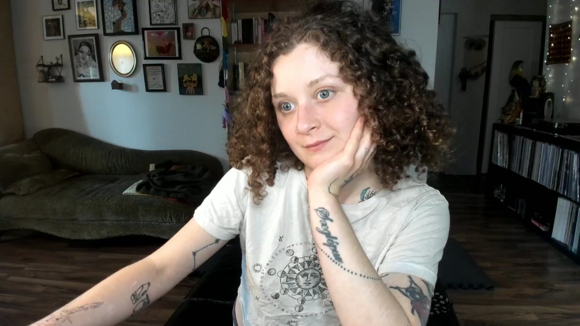 Gallery image thumbnail from PeachyQueen_'s myfreecams stream on, 05/21/2025, 21:26 image 4 of 20