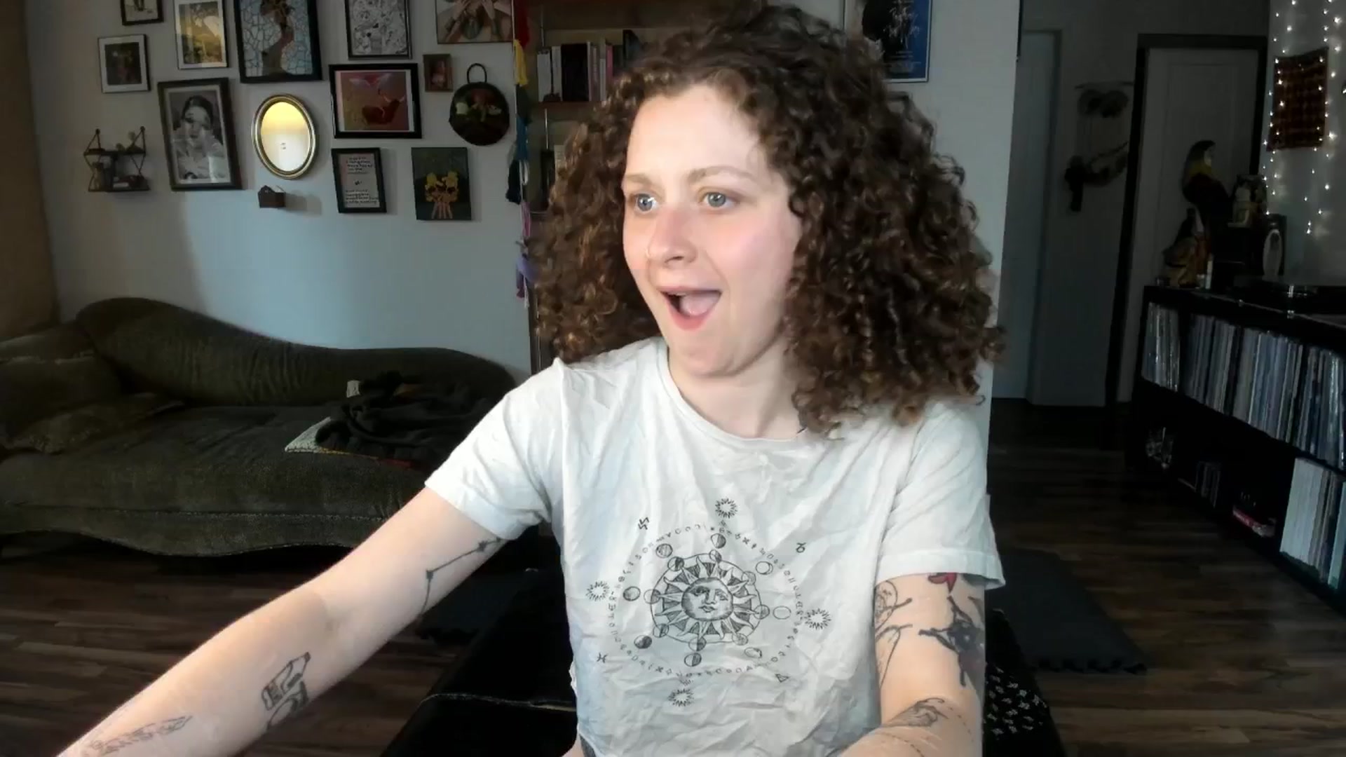 Gallery image thumbnail from PeachyQueen_'s myfreecams stream on, 05/21/2025, 21:26 image 3 of 20