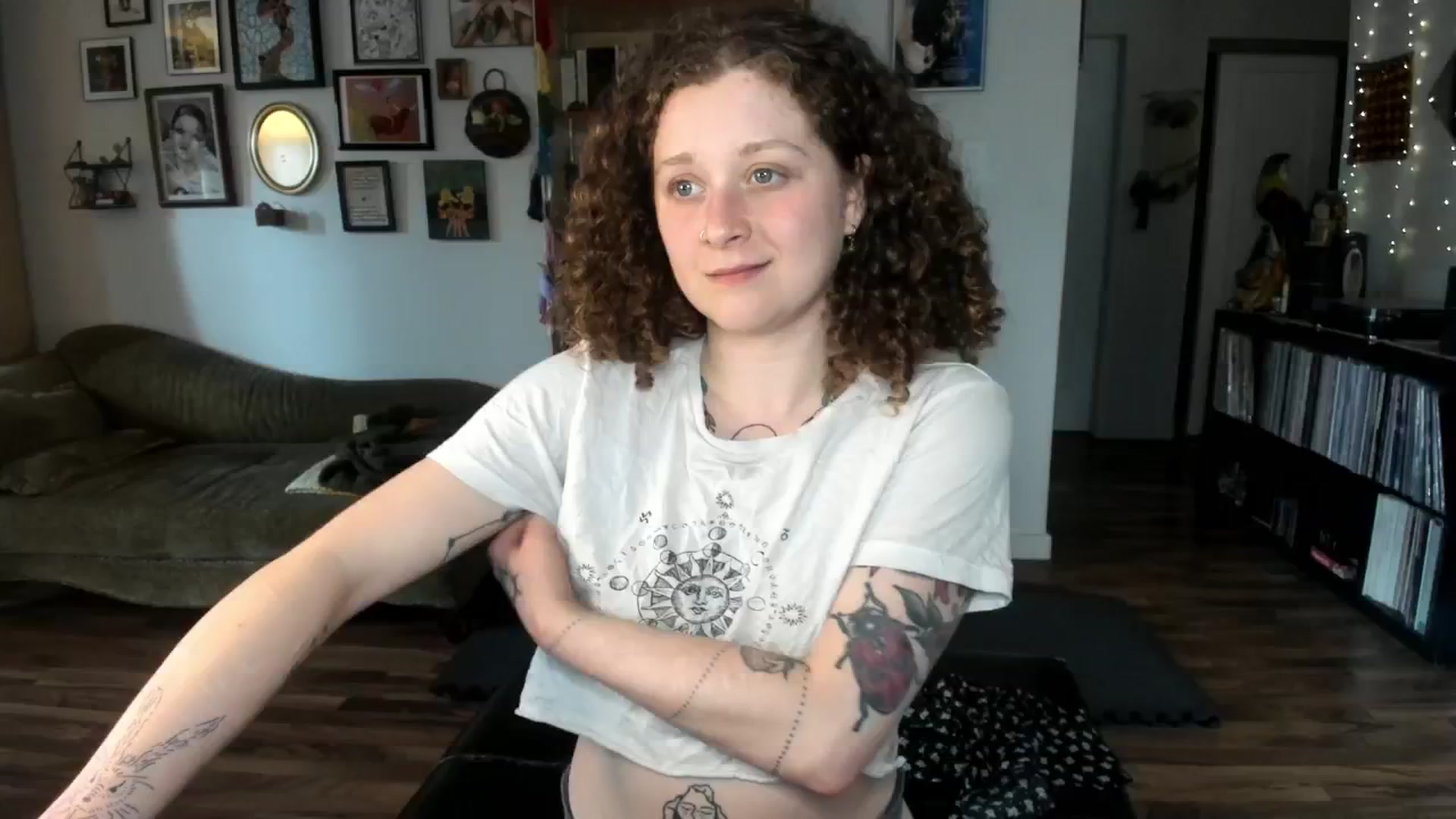 Gallery image thumbnail from PeachyQueen_'s myfreecams stream on, 05/21/2025, 21:26 image 13 of 20
