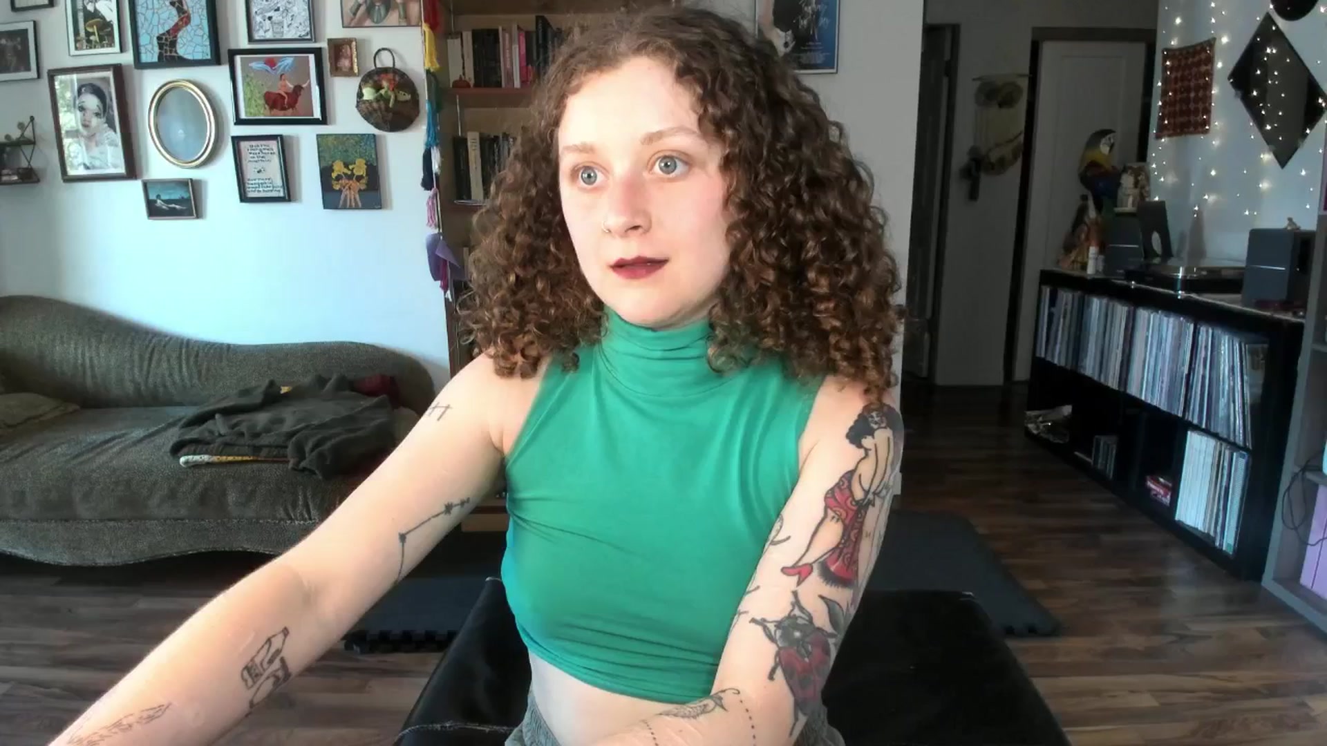 Gallery image thumbnail from PeachyQueen_'s myfreecams stream on, 05/26/2025, 20:41 image 8 of 20