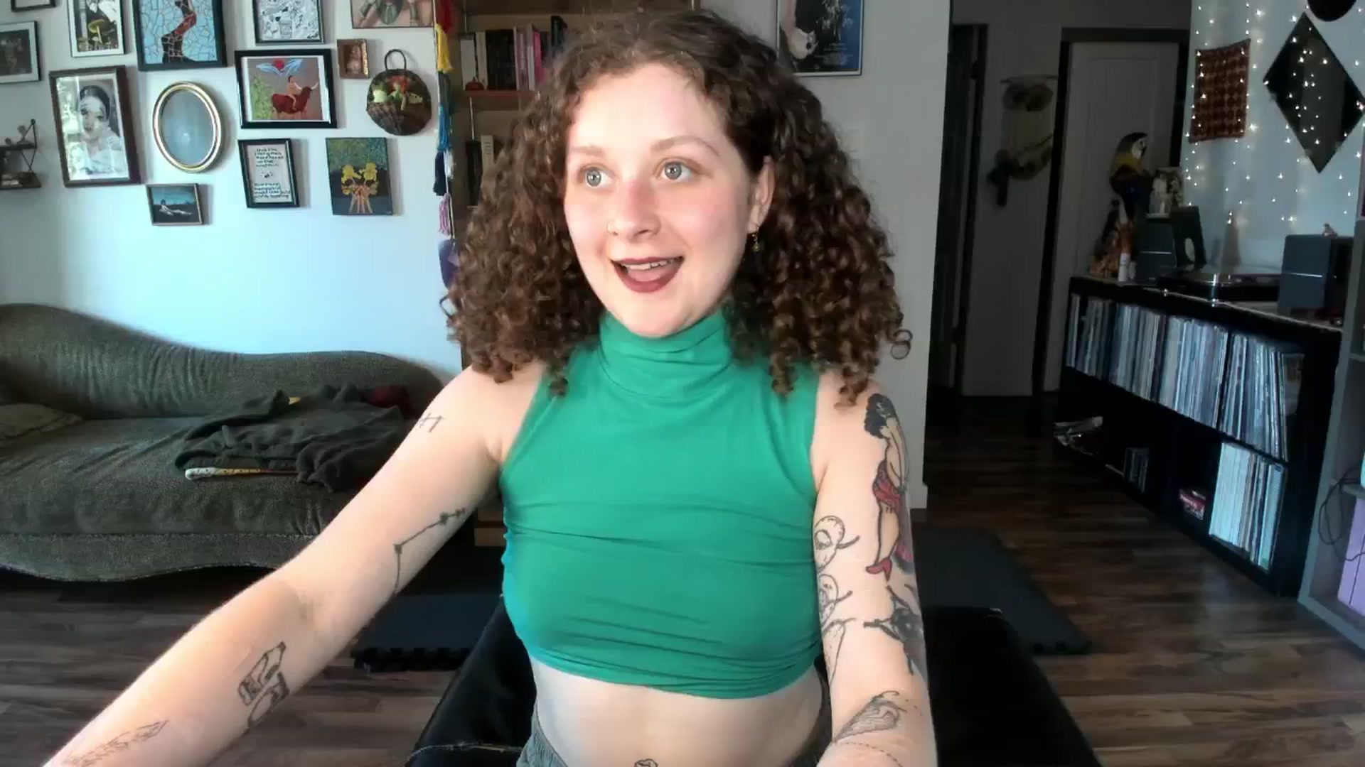 Gallery image thumbnail from PeachyQueen_'s myfreecams stream on, 05/26/2025, 20:41 image 14 of 20