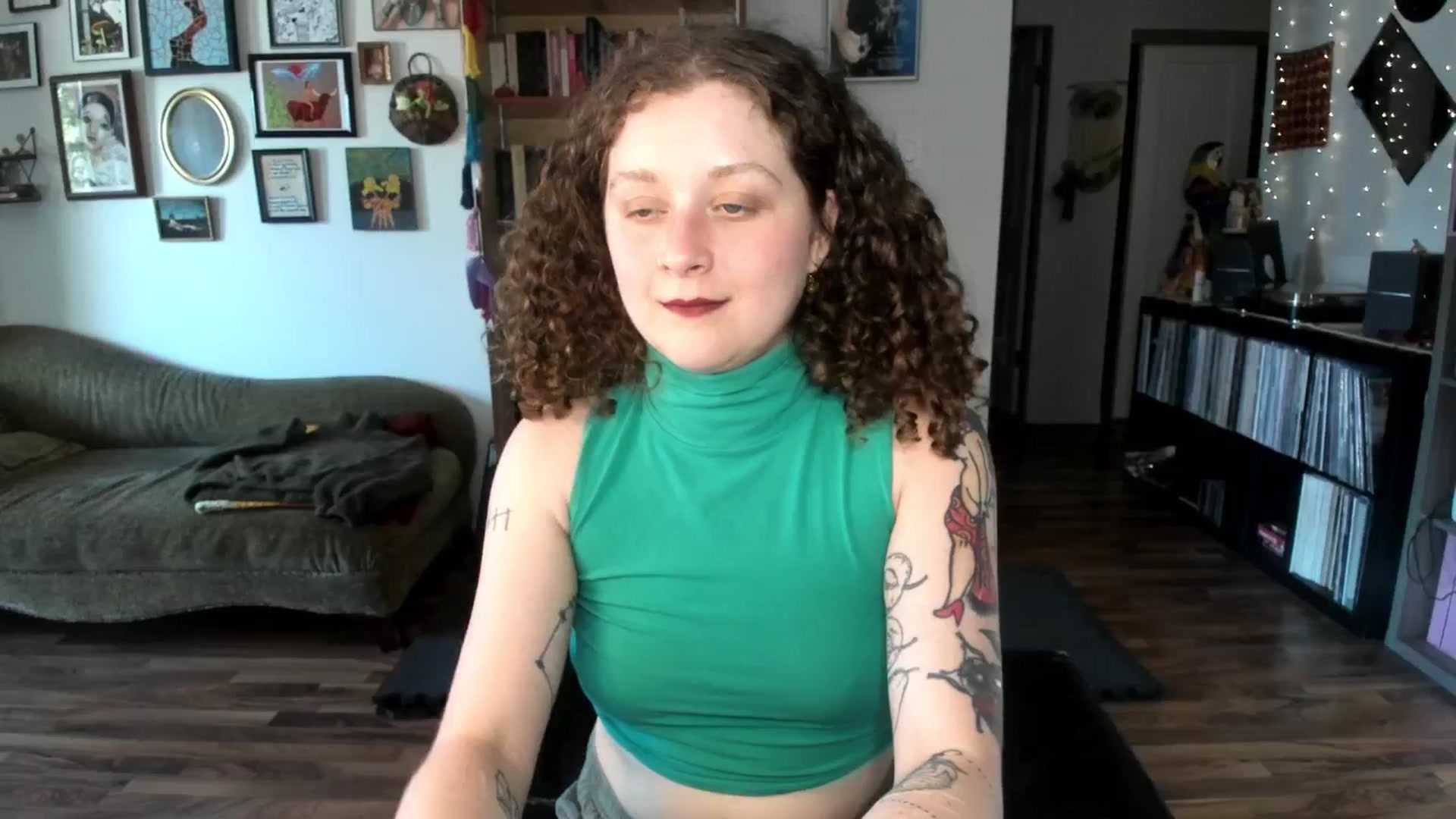 Gallery image thumbnail from PeachyQueen_'s myfreecams stream on, 05/26/2025, 20:41 image 7 of 20
