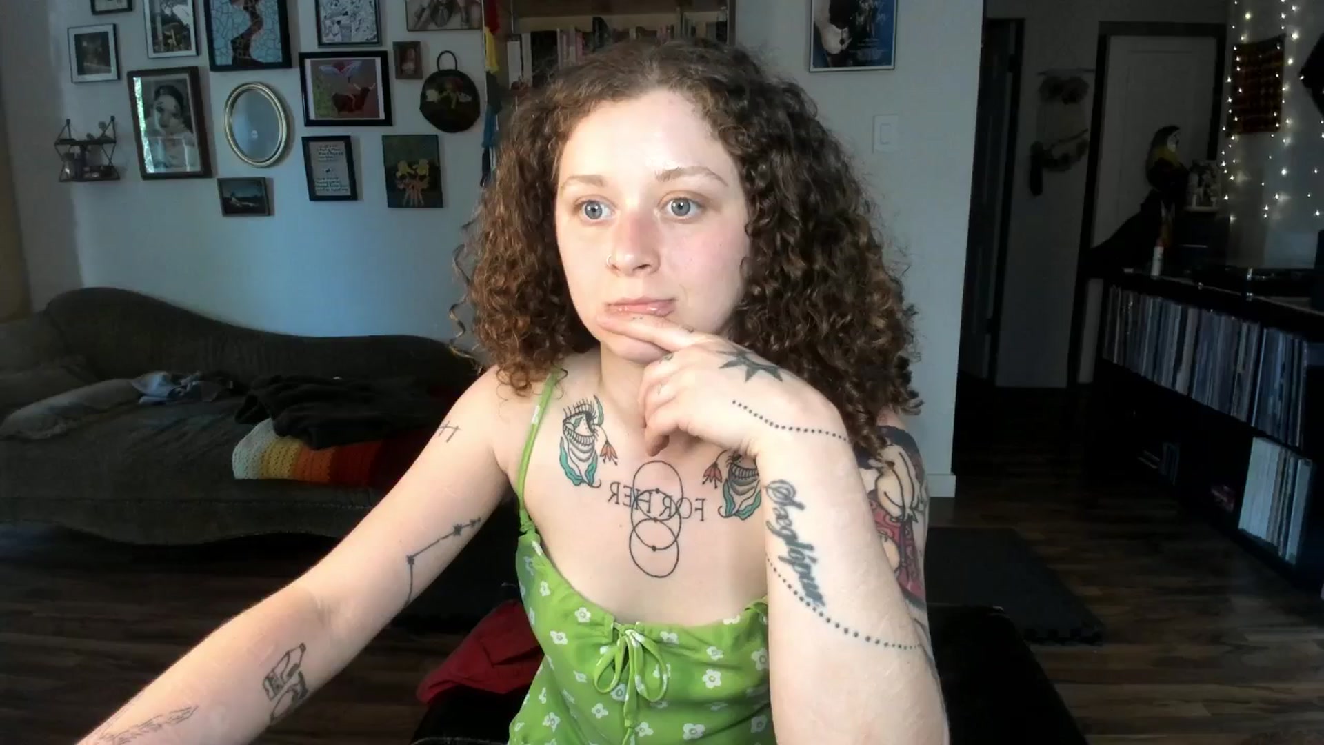 Gallery image thumbnail from PeachyQueen_'s myfreecams stream on, 05/29/2025, 20:13 image 3 of 20