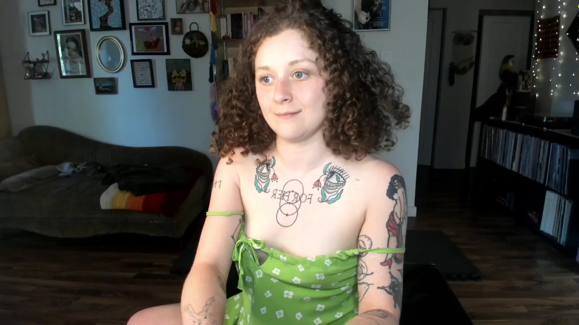 Gallery image thumbnail from PeachyQueen_'s myfreecams stream on, 05/29/2025, 20:13 image 14 of 20