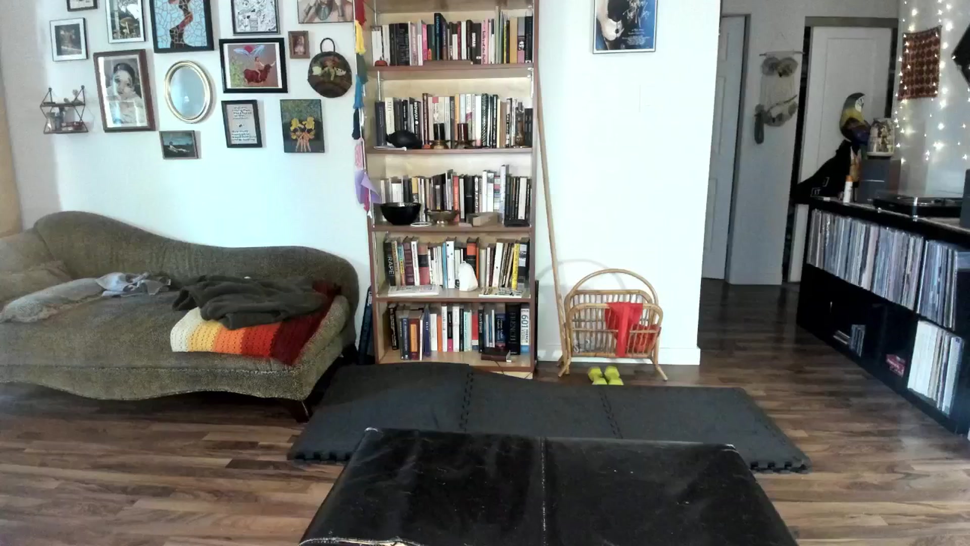 Gallery image thumbnail from PeachyQueen_'s myfreecams stream on, 05/29/2025, 20:13 image 8 of 20