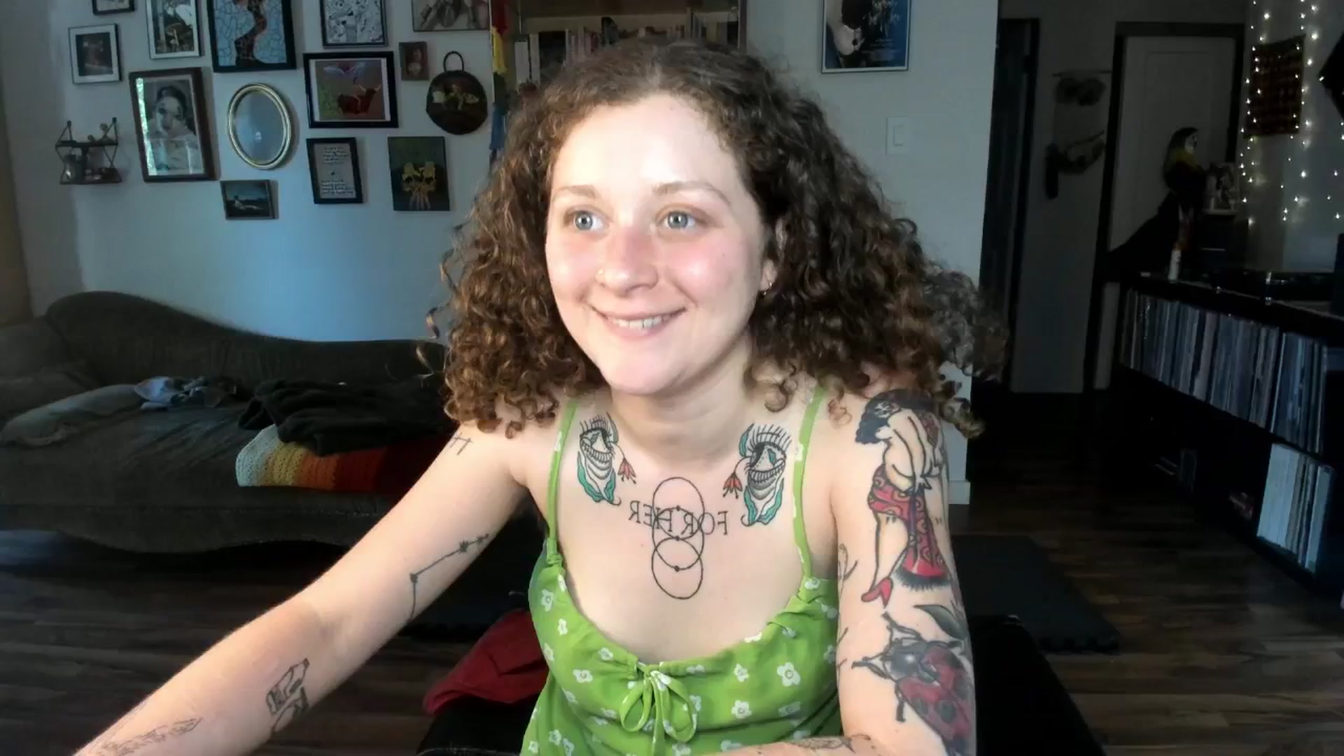 Gallery image thumbnail from PeachyQueen_'s myfreecams stream on, 05/29/2025, 20:13 image 4 of 20