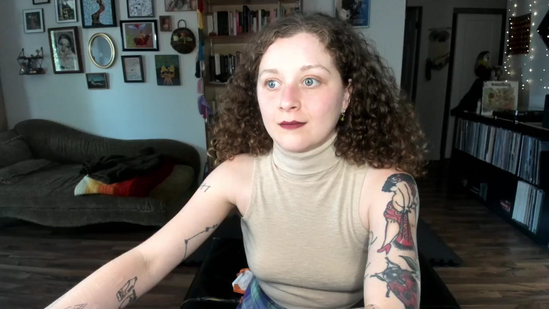 Gallery image thumbnail from PeachyQueen_'s myfreecams stream on, 05/30/2025, 20:20 image 11 of 20