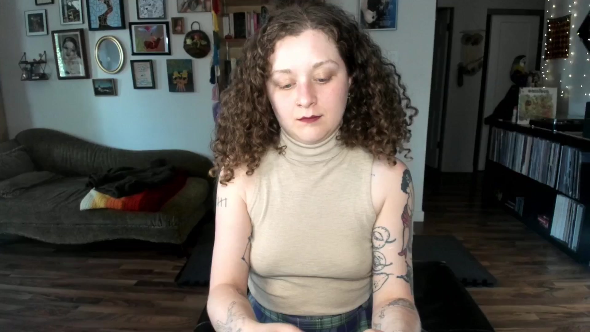 Gallery image thumbnail from PeachyQueen_'s myfreecams stream on, 05/30/2025, 20:20 image 16 of 20