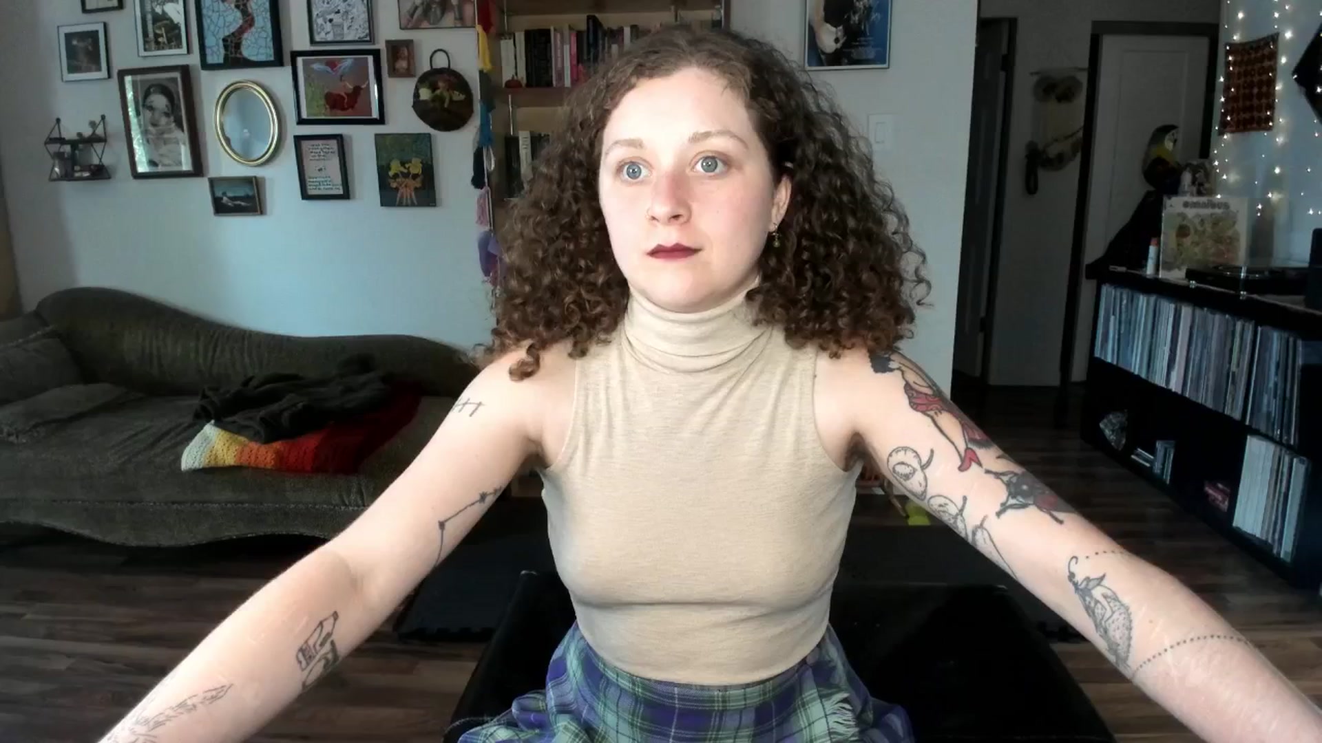 Gallery image thumbnail from PeachyQueen_'s myfreecams stream on, 05/30/2025, 20:20 image 1 of 20