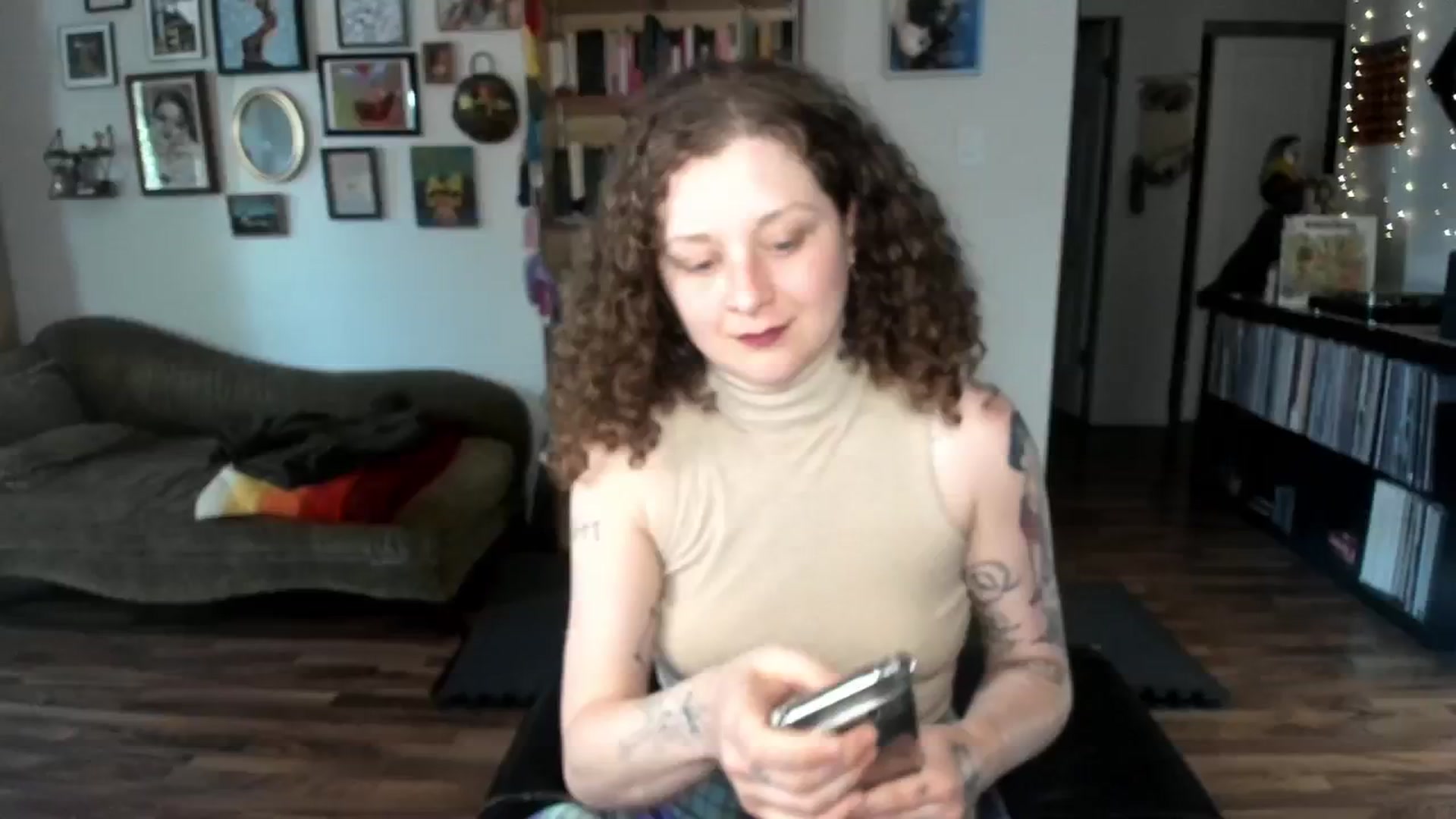 Gallery image thumbnail from PeachyQueen_'s myfreecams stream on, 05/30/2025, 20:20 image 17 of 20