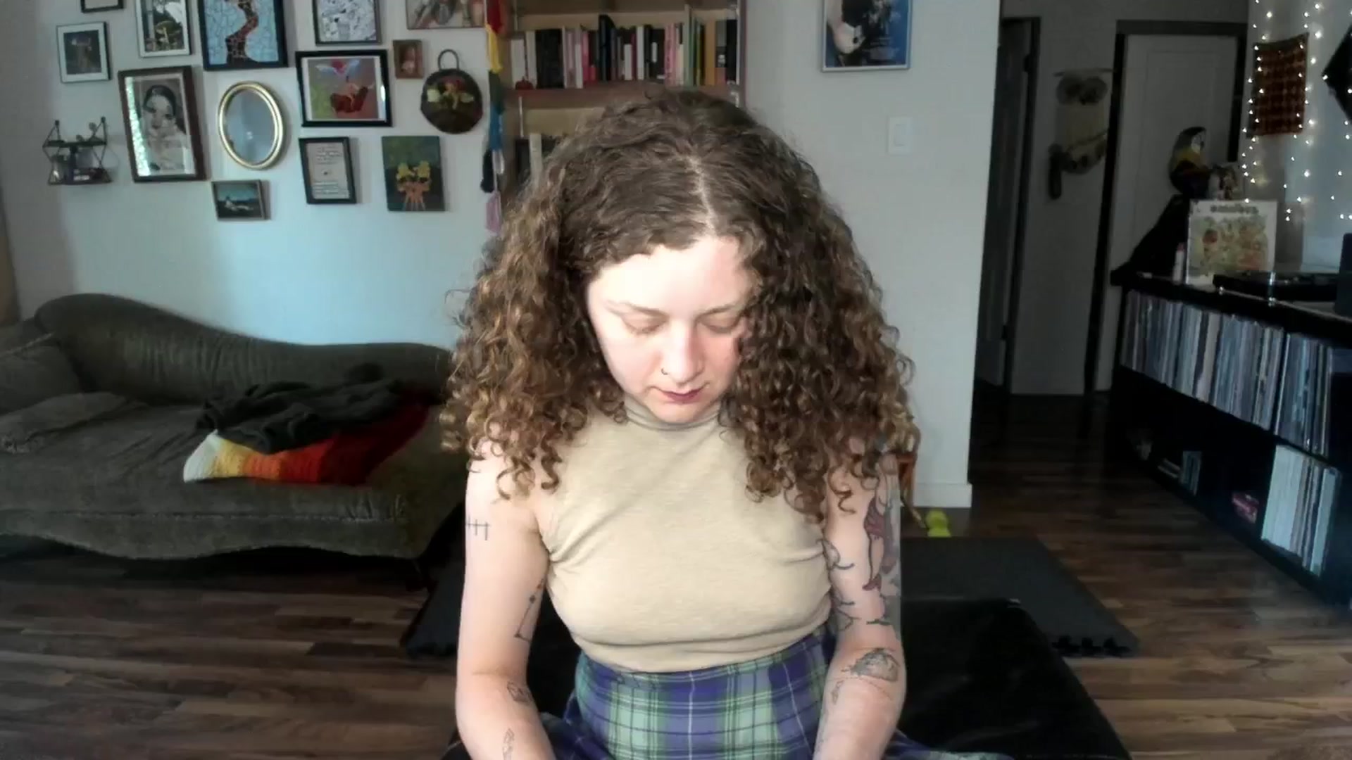 Gallery image thumbnail from PeachyQueen_'s myfreecams stream on, 05/30/2025, 20:20 image 19 of 20