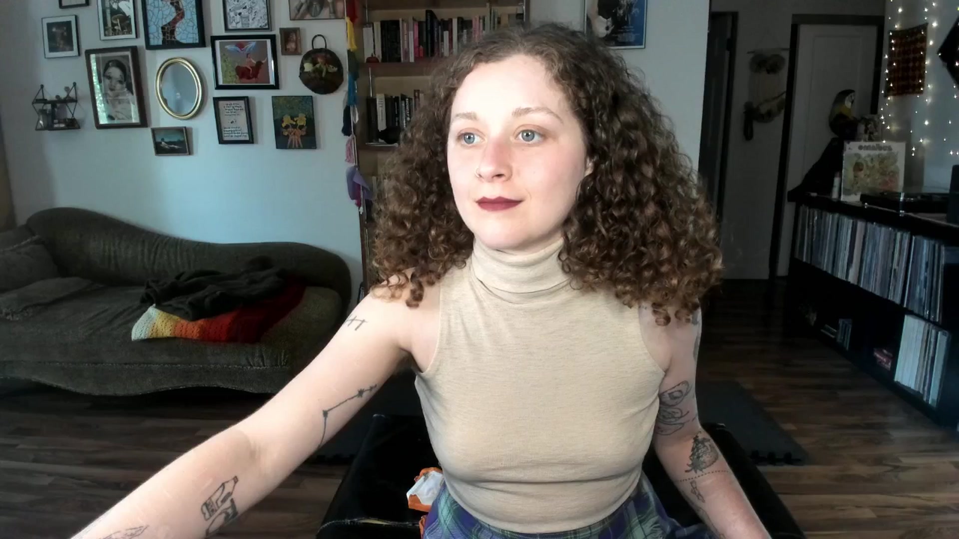 Gallery image thumbnail from PeachyQueen_'s myfreecams stream on, 05/30/2025, 20:20 image 9 of 20