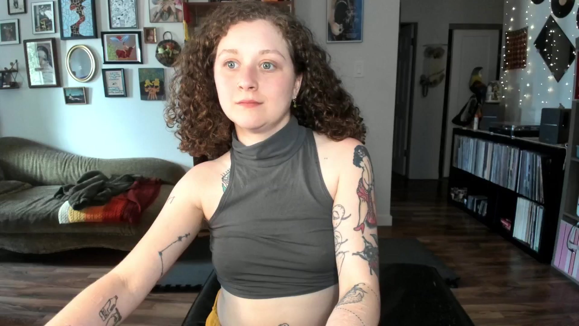 Gallery image thumbnail from PeachyQueen_'s myfreecams stream on, 06/02/2025, 20:30 image 15 of 20