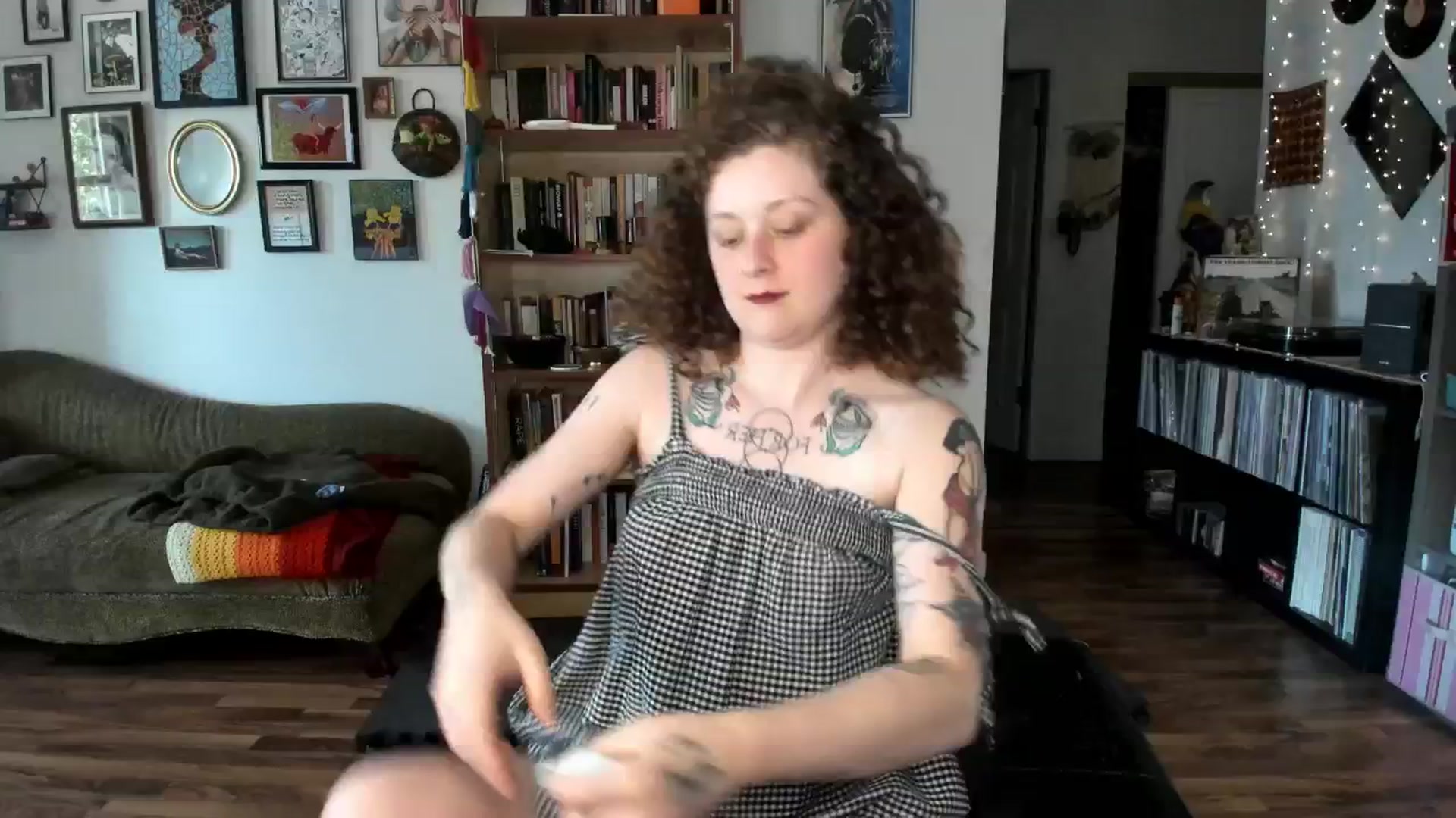 Gallery image thumbnail from PeachyQueen_'s myfreecams stream on, 06/05/2025, 20:06 image 11 of 20