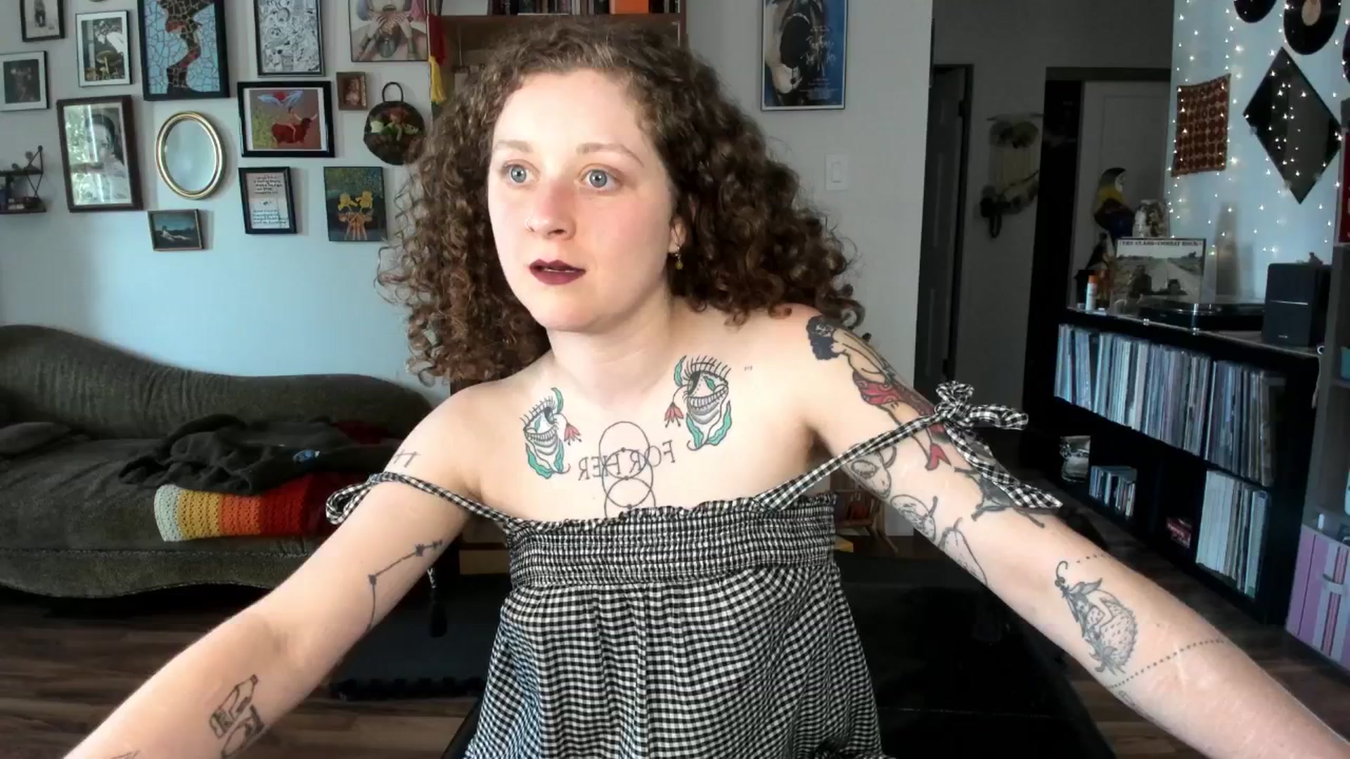 Gallery image thumbnail from PeachyQueen_'s myfreecams stream on, 06/05/2025, 20:06 image 4 of 20