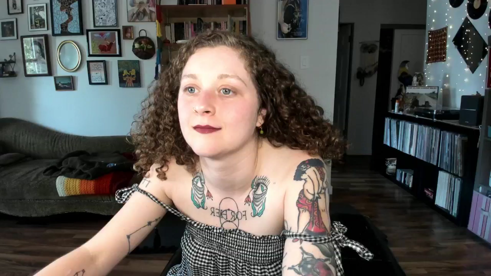 Gallery image thumbnail from PeachyQueen_'s myfreecams stream on, 06/05/2025, 20:06 image 6 of 20