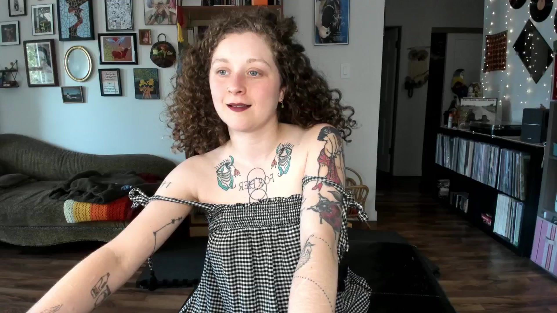 Gallery image thumbnail from PeachyQueen_'s myfreecams stream on, 06/05/2025, 20:06 image 12 of 20