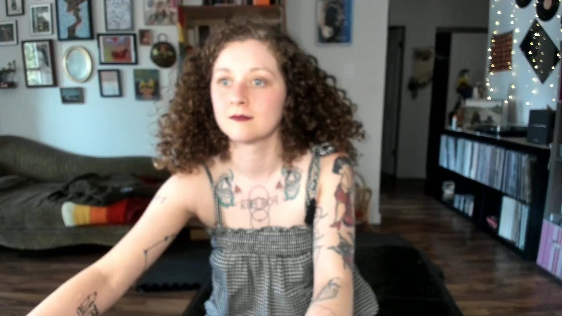 Gallery image thumbnail from PeachyQueen_'s myfreecams stream on, 06/05/2025, 20:06 image 9 of 20
