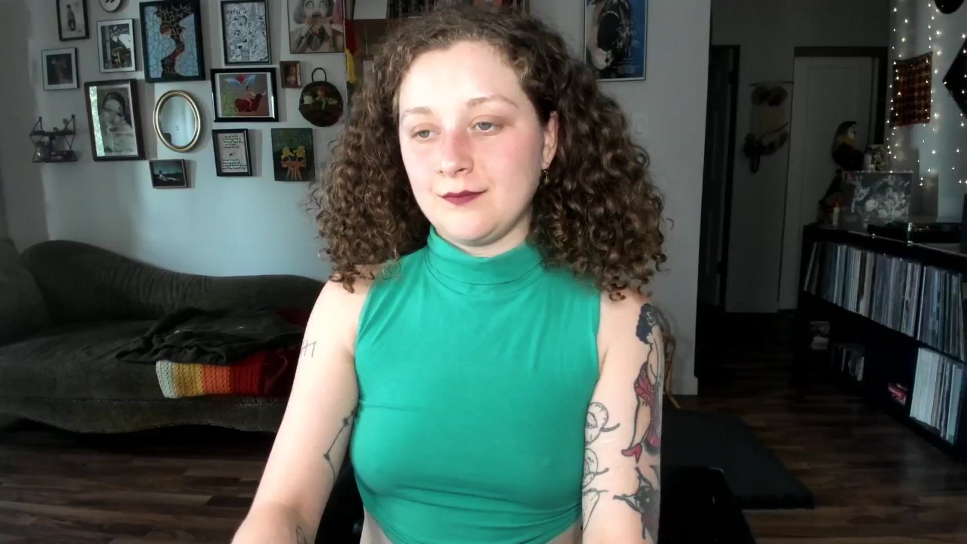 Gallery image thumbnail from PeachyQueen_'s myfreecams stream on, 06/06/2025, 21:51 image 16 of 20
