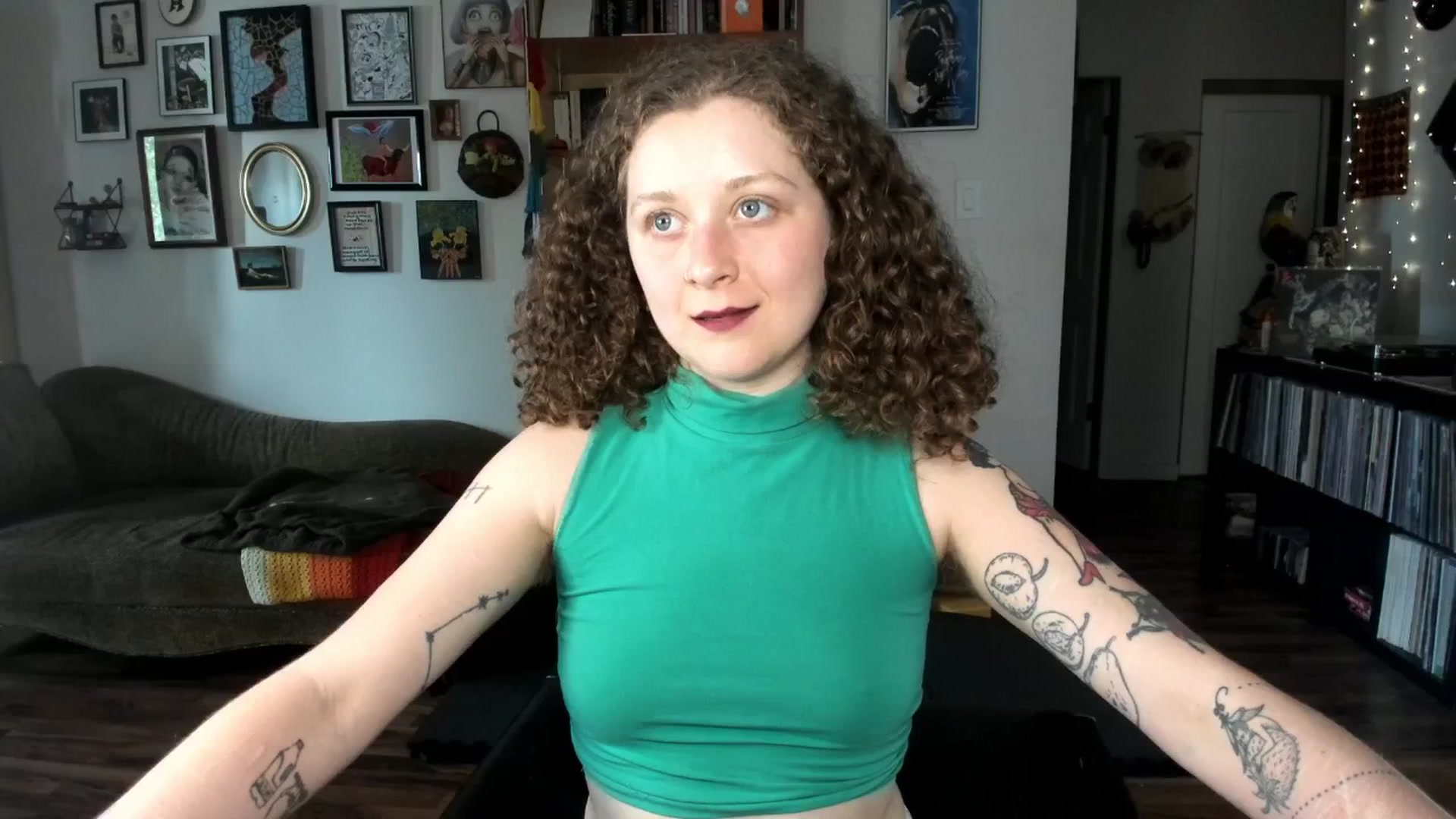 Gallery image thumbnail from PeachyQueen_'s myfreecams stream on, 06/06/2025, 21:51 image 9 of 20