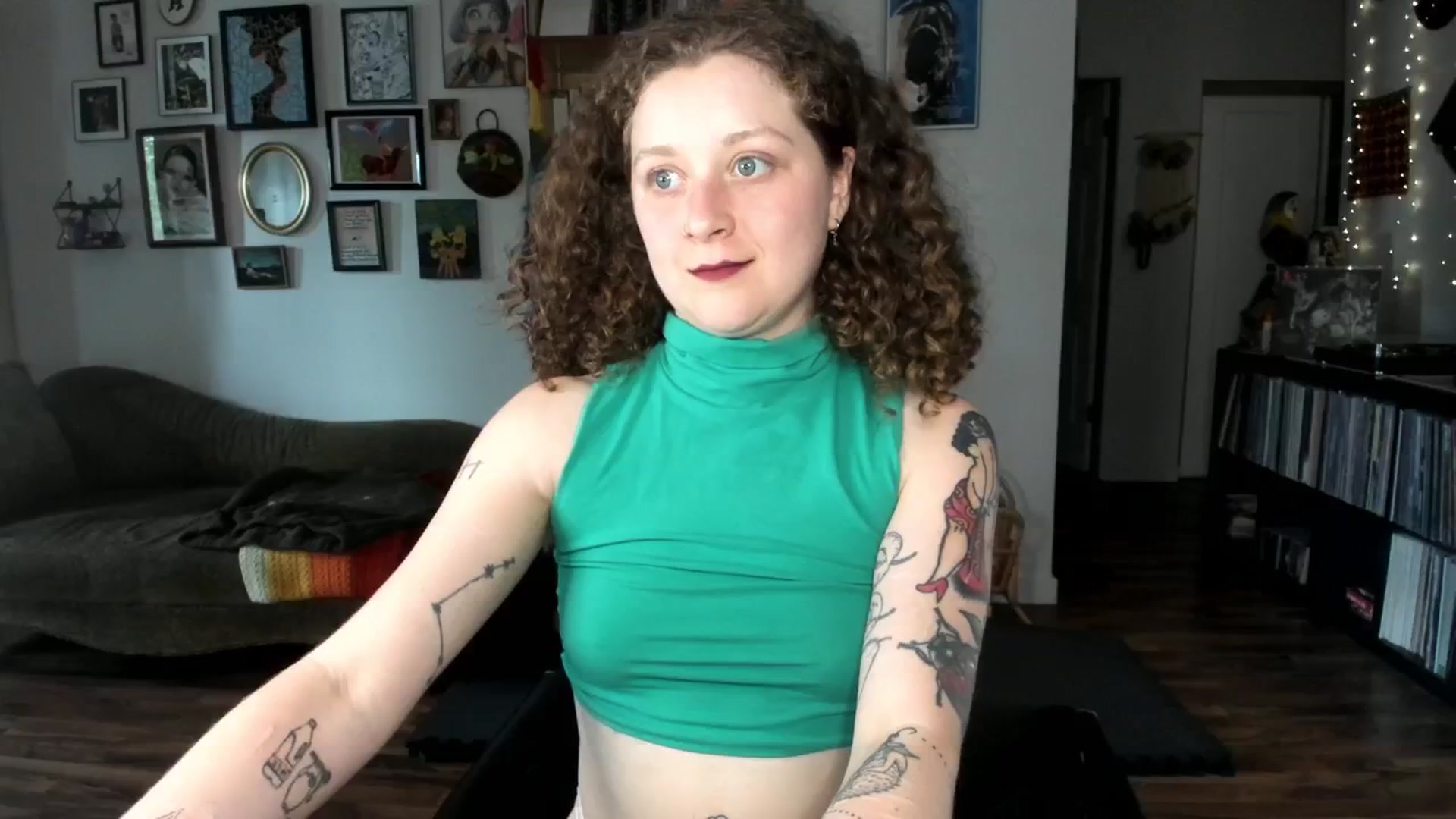 Gallery image thumbnail from PeachyQueen_'s myfreecams stream on, 06/06/2025, 21:51 image 6 of 20