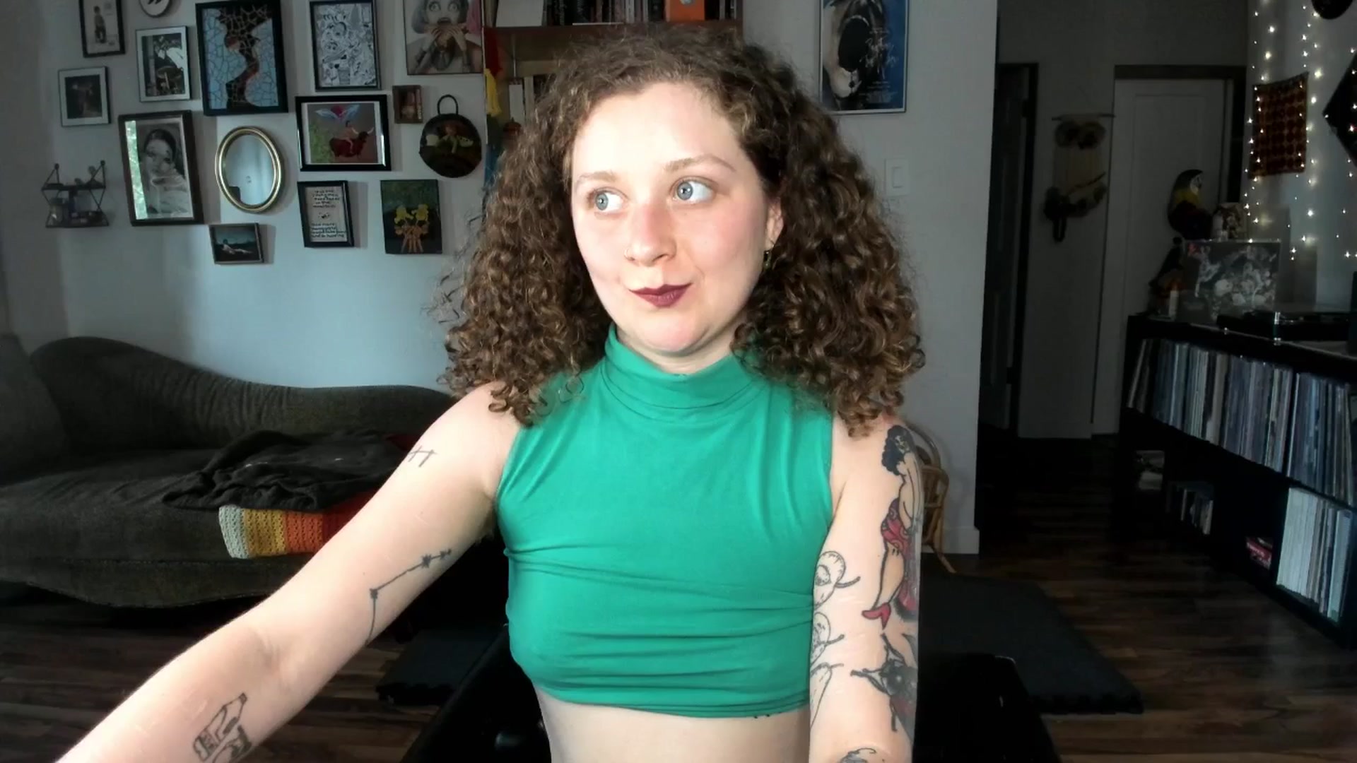 Gallery image thumbnail from PeachyQueen_'s myfreecams stream on, 06/06/2025, 21:51 image 17 of 20