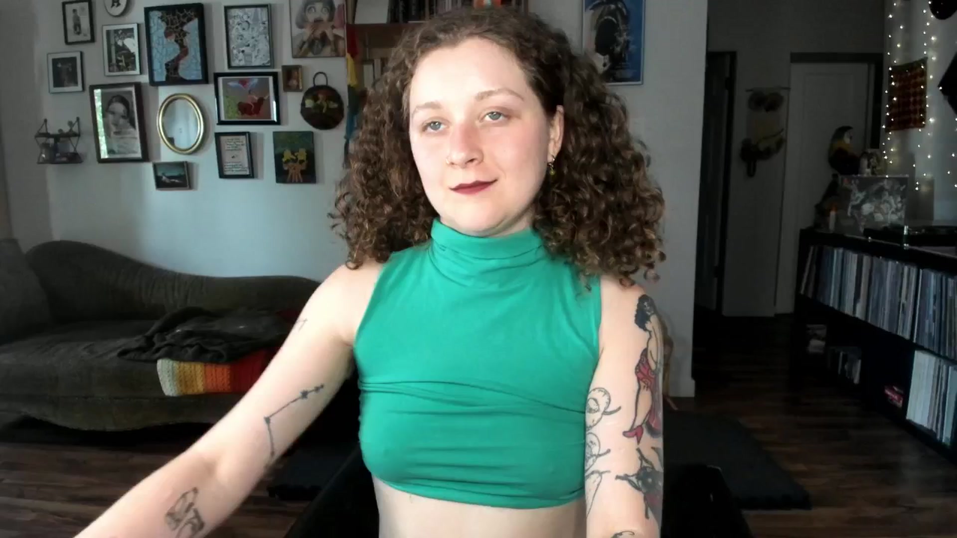 Gallery image thumbnail from PeachyQueen_'s myfreecams stream on, 06/06/2025, 21:51 image 7 of 20