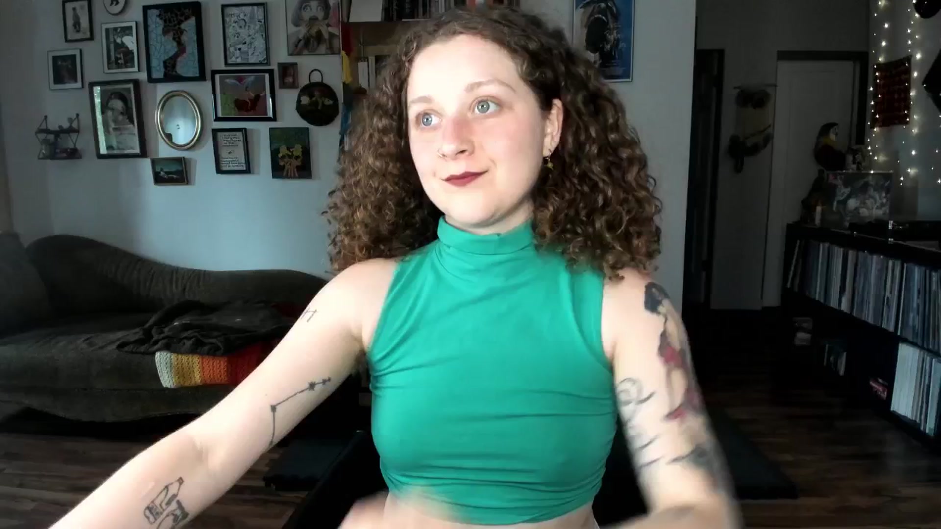Gallery image thumbnail from PeachyQueen_'s myfreecams stream on, 06/06/2025, 21:51 image 3 of 20