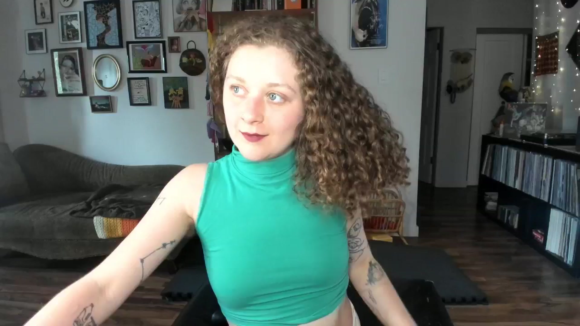 Gallery image thumbnail from PeachyQueen_'s myfreecams stream on, 06/06/2025, 21:51 image 15 of 20