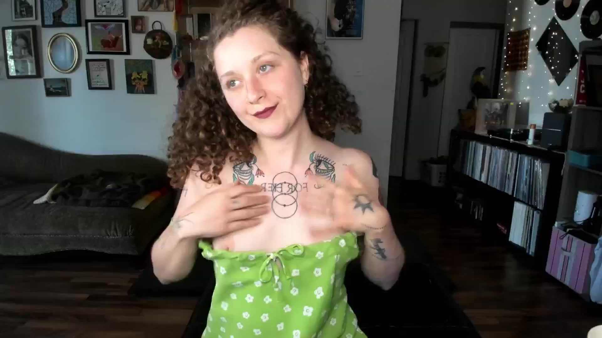 Gallery image thumbnail from PeachyQueen_'s myfreecams stream on, 06/09/2025, 21:58 image 6 of 20