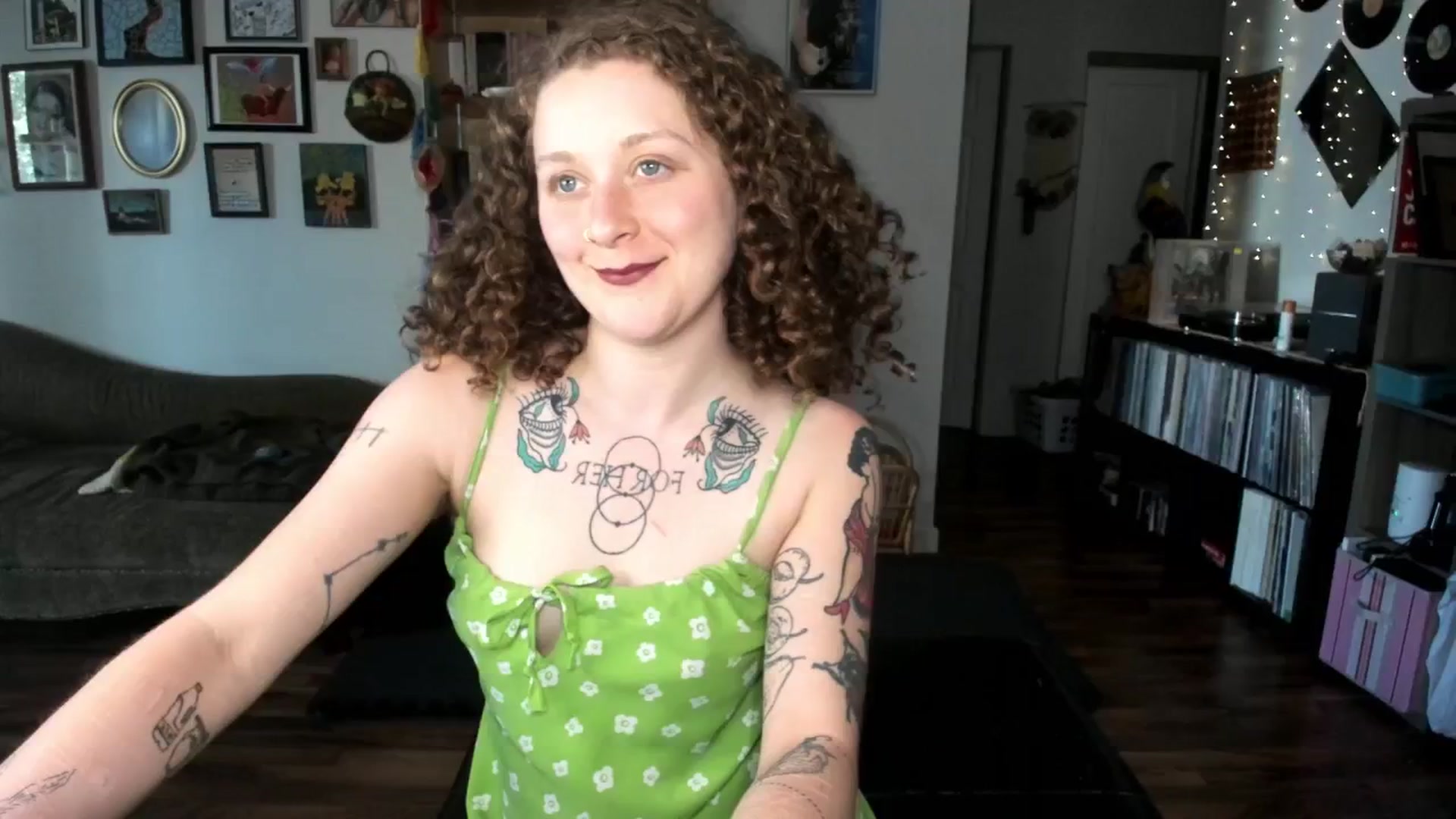 Gallery image thumbnail from PeachyQueen_'s myfreecams stream on, 06/09/2025, 21:58 image 4 of 20