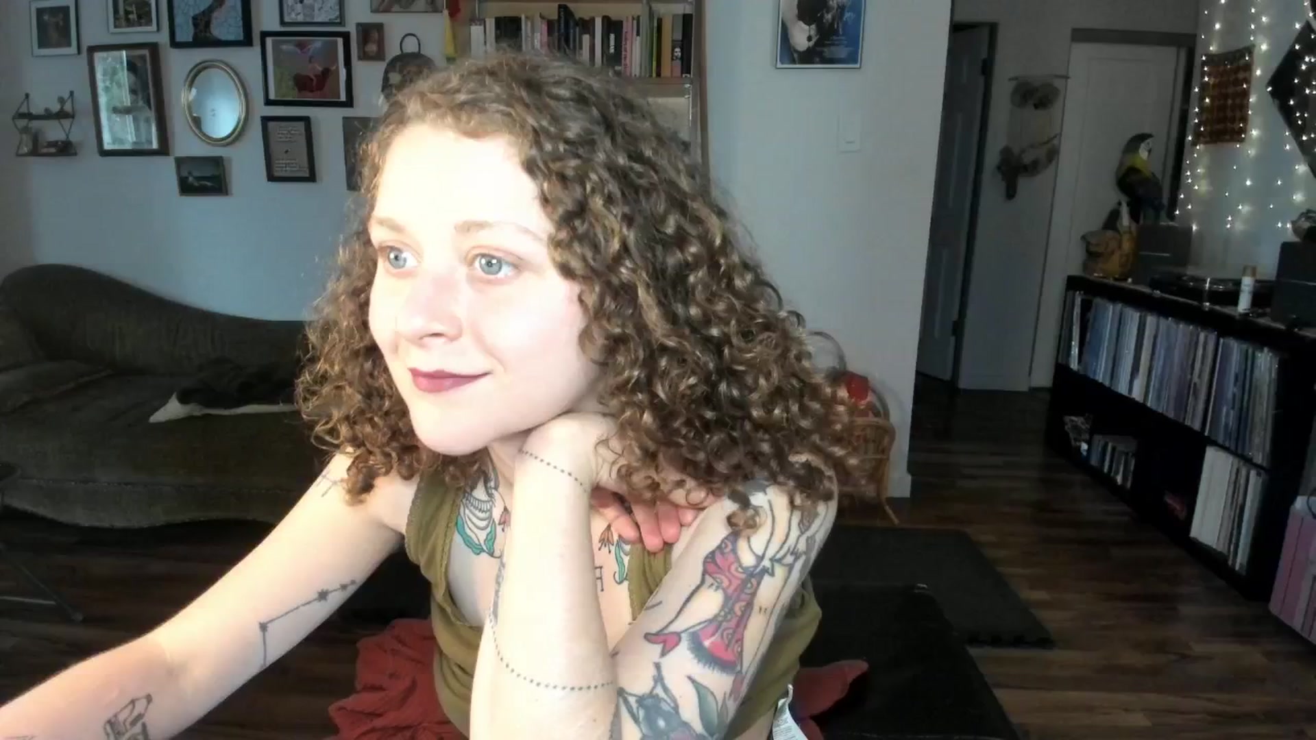 Gallery image thumbnail from PeachyQueen_'s myfreecams stream on, 06/12/2025, 21:30 image 15 of 20