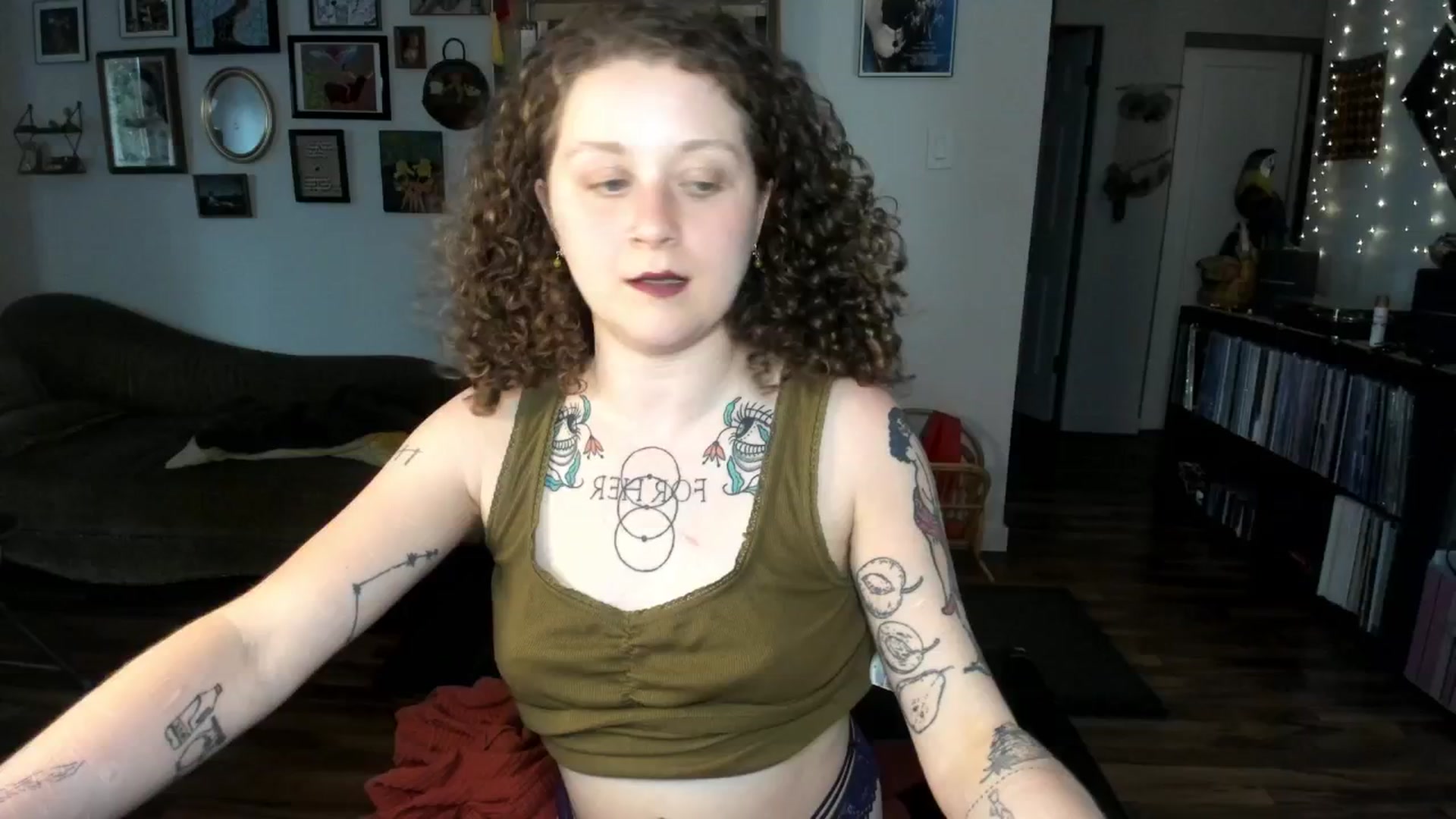 Gallery image thumbnail from PeachyQueen_'s myfreecams stream on, 06/12/2025, 21:30 image 11 of 20