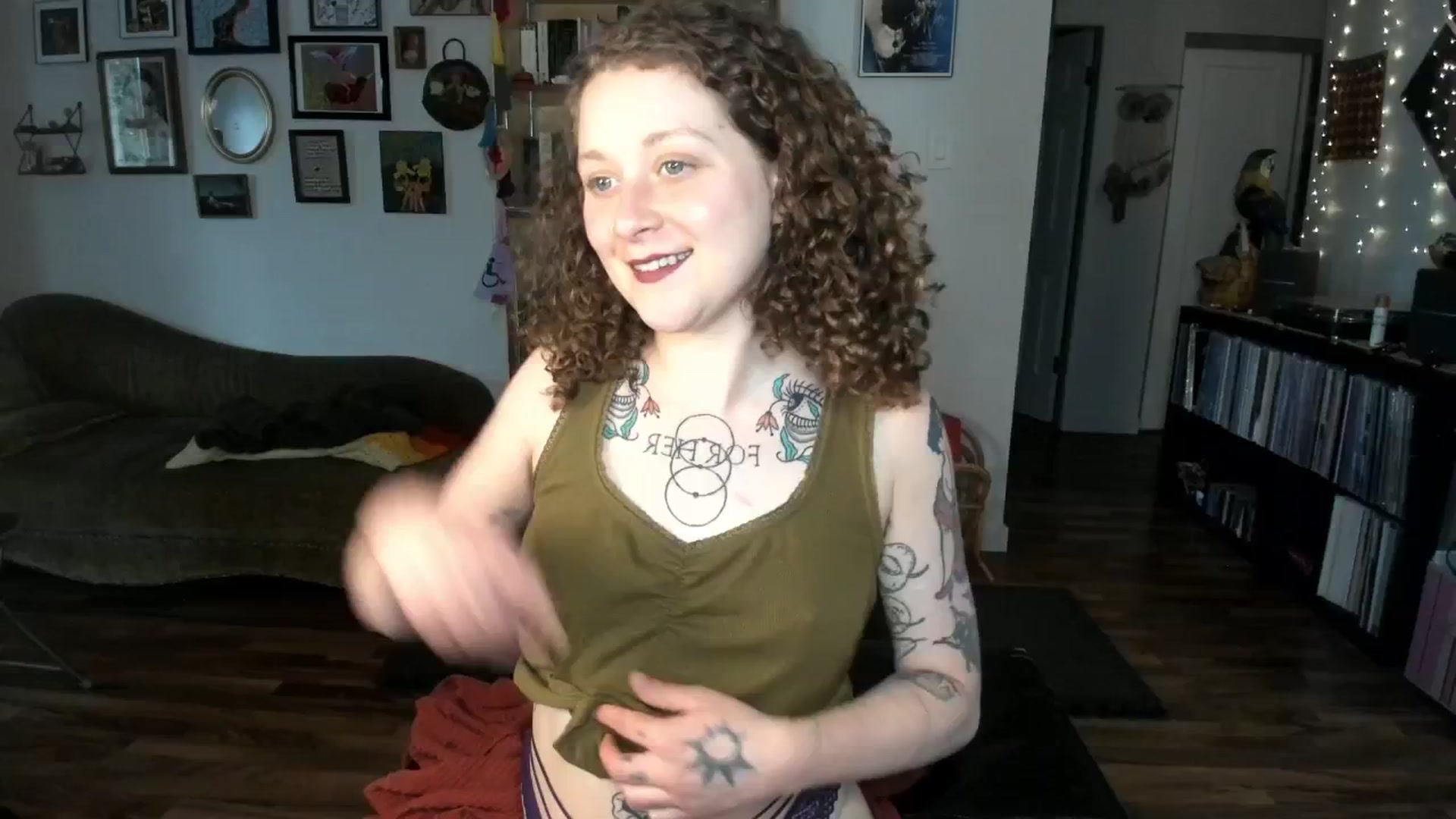 Gallery image thumbnail from PeachyQueen_'s myfreecams stream on, 06/12/2025, 21:30 image 9 of 20