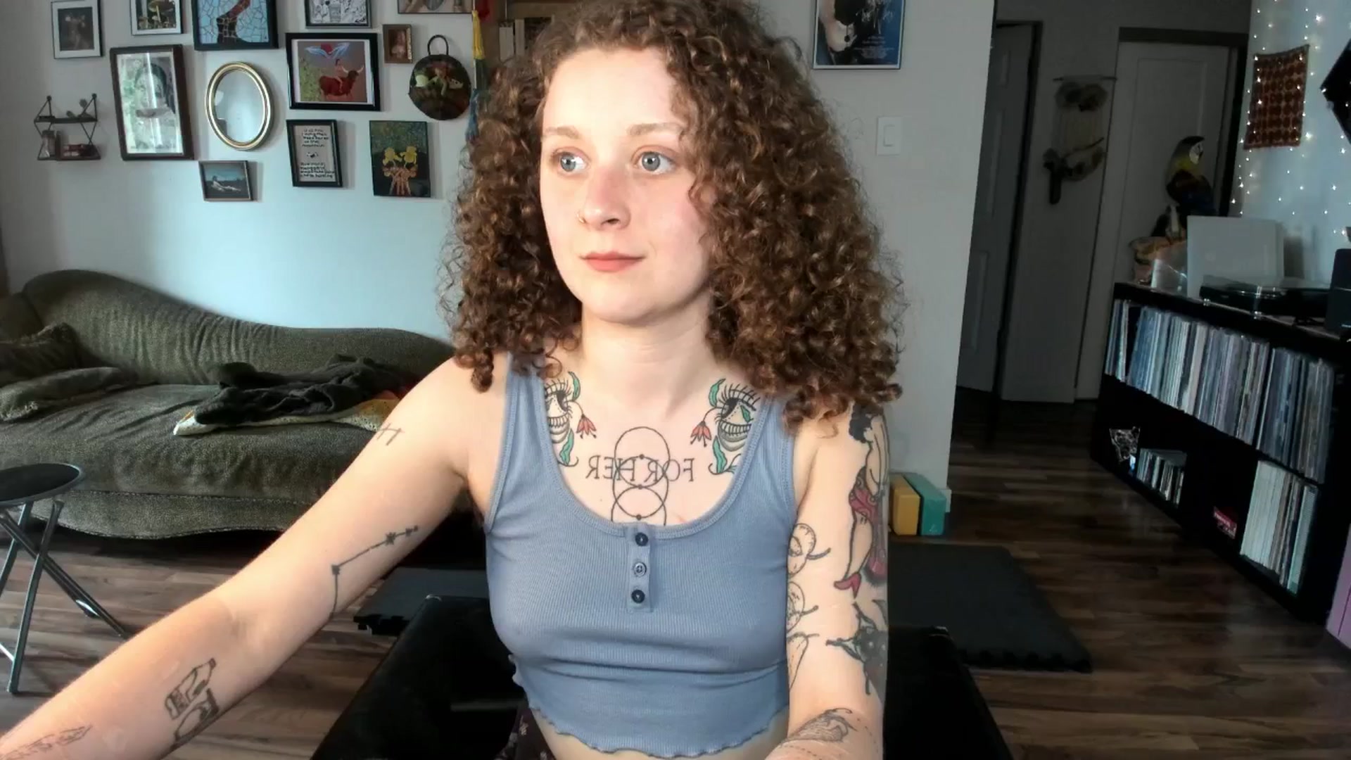 Gallery image thumbnail from PeachyQueen_'s myfreecams stream on, 06/13/2025, 21:10 image 5 of 20