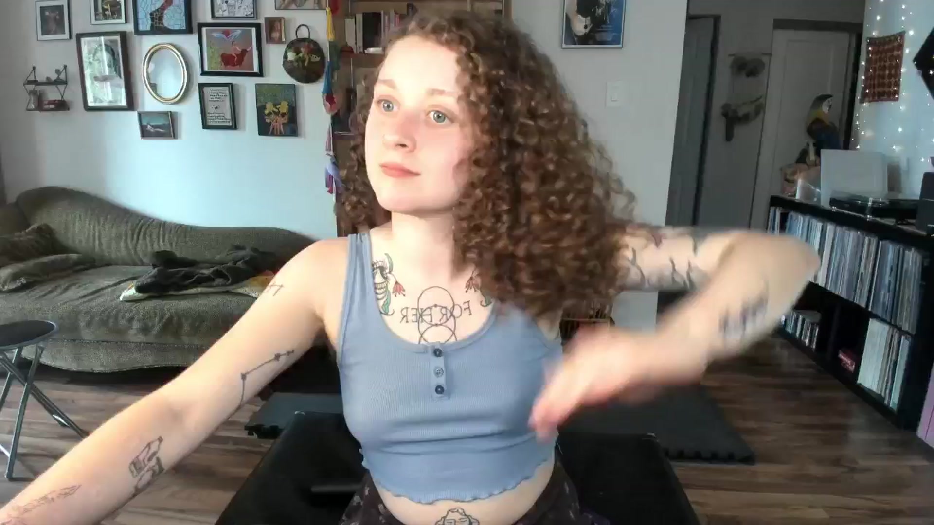 Gallery image thumbnail from PeachyQueen_'s myfreecams stream on, 06/13/2025, 21:10 image 3 of 20