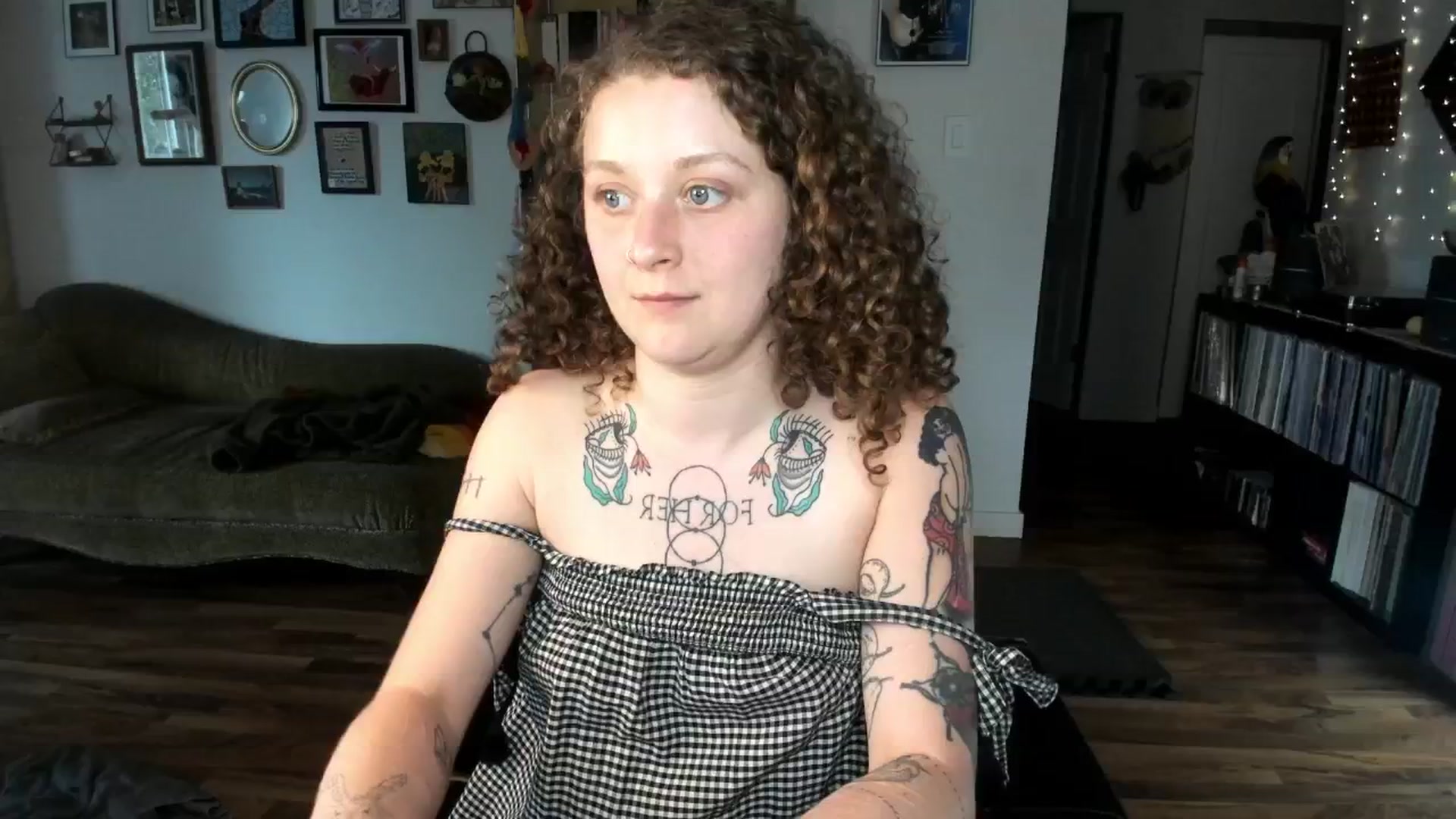 Gallery image thumbnail from PeachyQueen_'s myfreecams stream on, 06/18/2025, 21:08 image 16 of 20