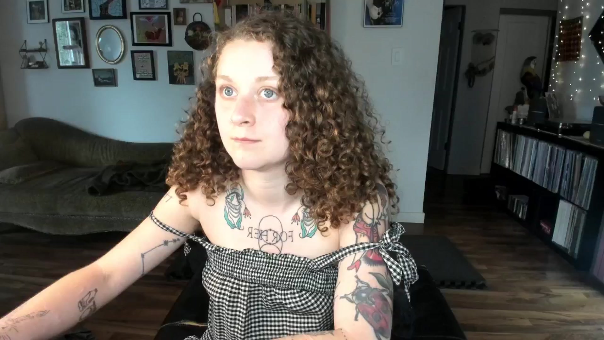 Gallery image thumbnail from PeachyQueen_'s myfreecams stream on, 06/18/2025, 21:08 image 19 of 20