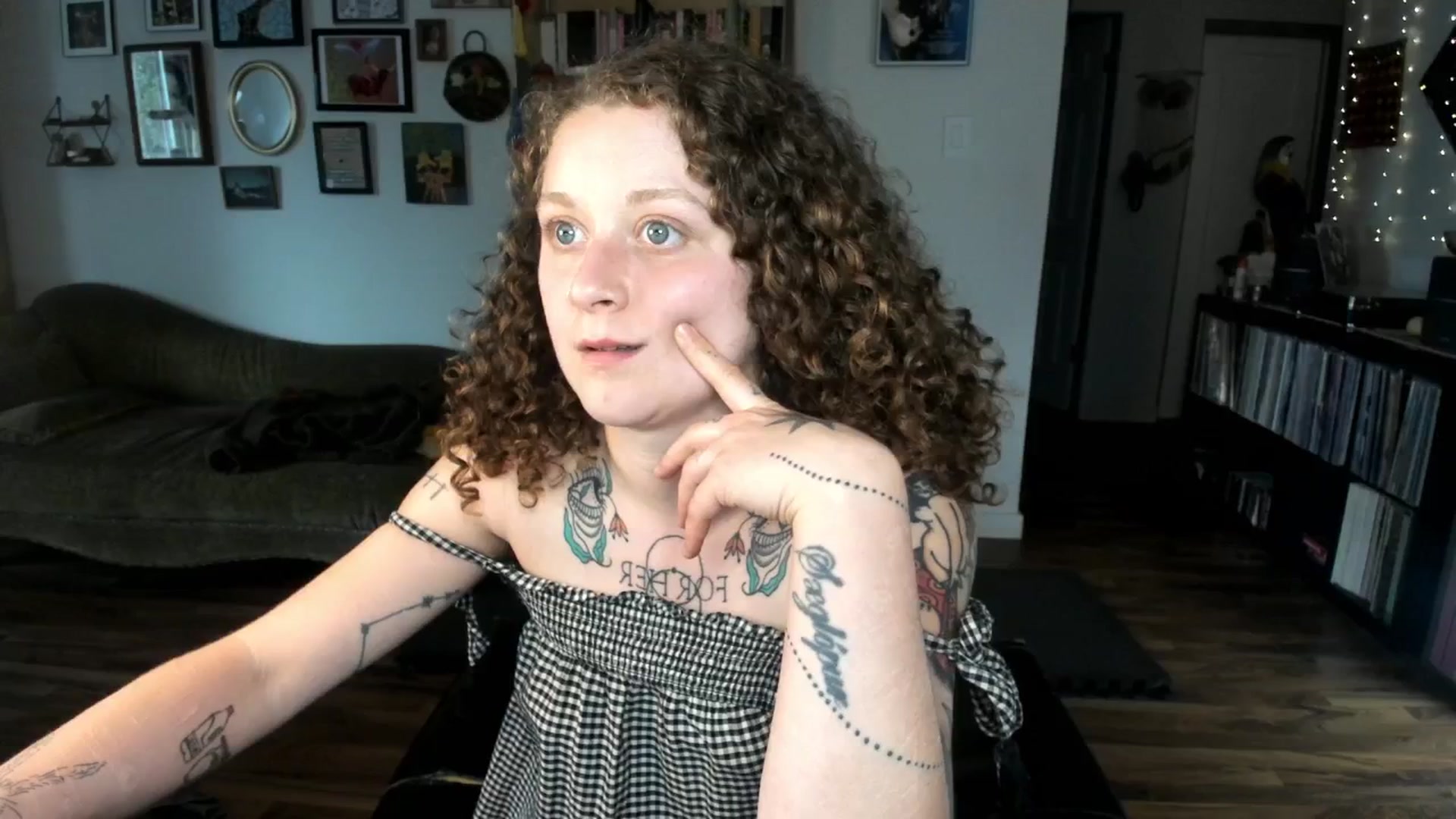 Gallery image thumbnail from PeachyQueen_'s myfreecams stream on, 06/18/2025, 21:08 image 18 of 20
