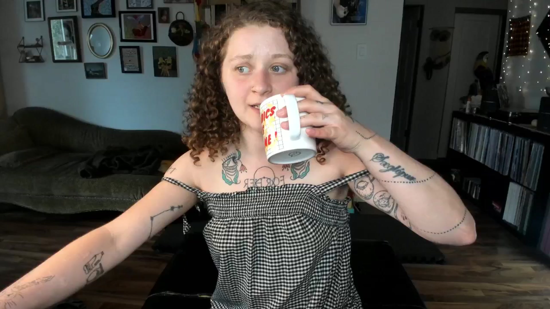 Gallery image thumbnail from PeachyQueen_'s myfreecams stream on, 06/18/2025, 21:08 image 7 of 20