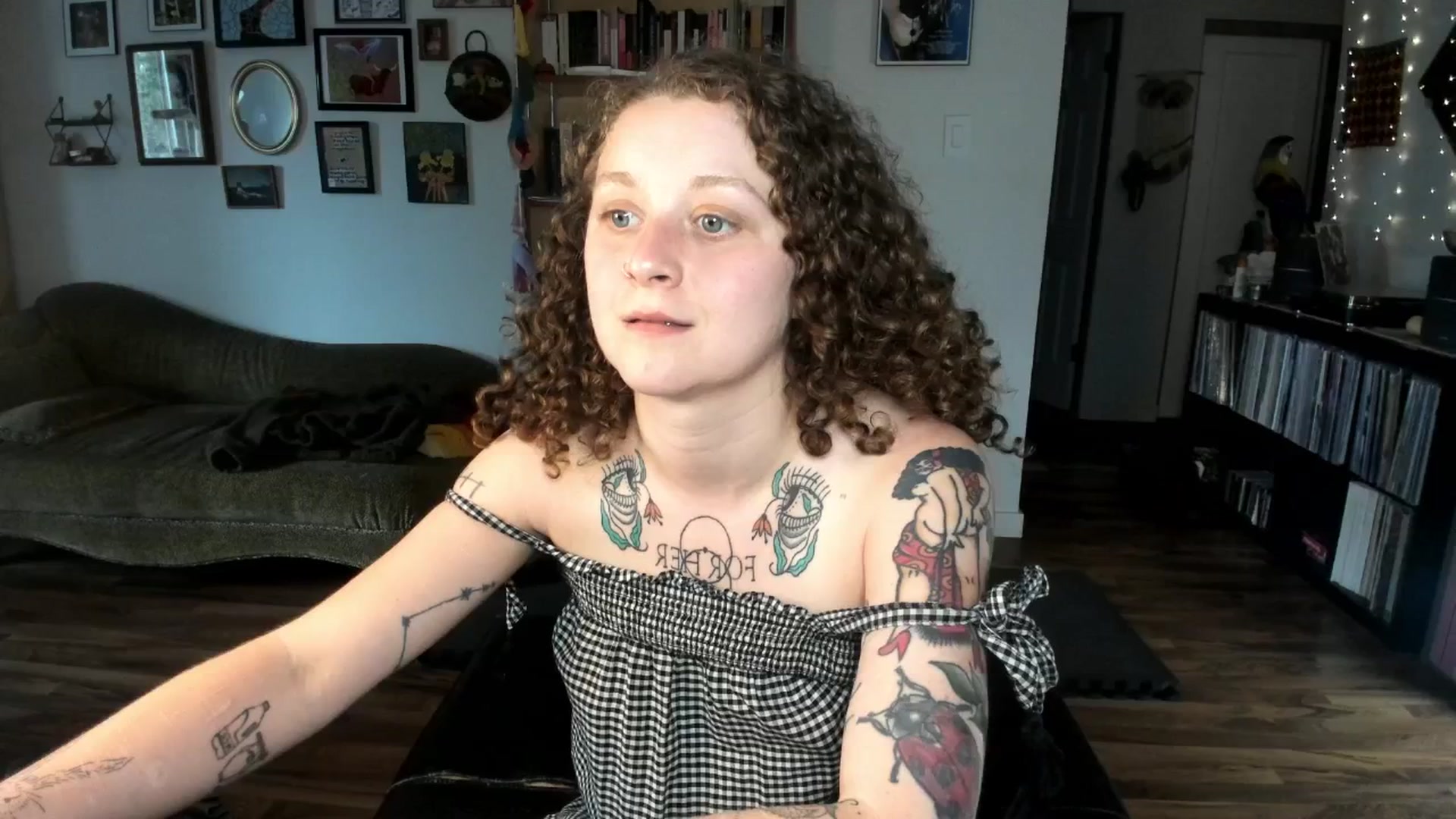 Gallery image thumbnail from PeachyQueen_'s myfreecams stream on, 06/18/2025, 21:08 image 9 of 20