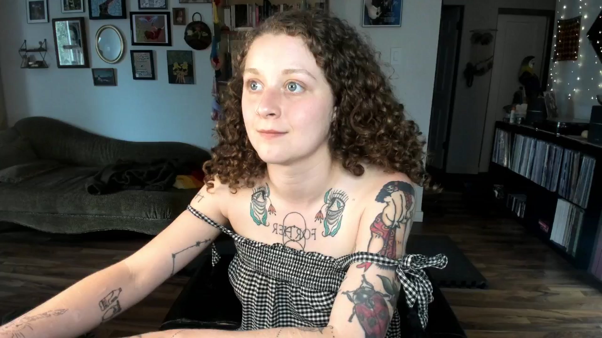 Gallery image thumbnail from PeachyQueen_'s myfreecams stream on, 06/18/2025, 21:08 image 5 of 20