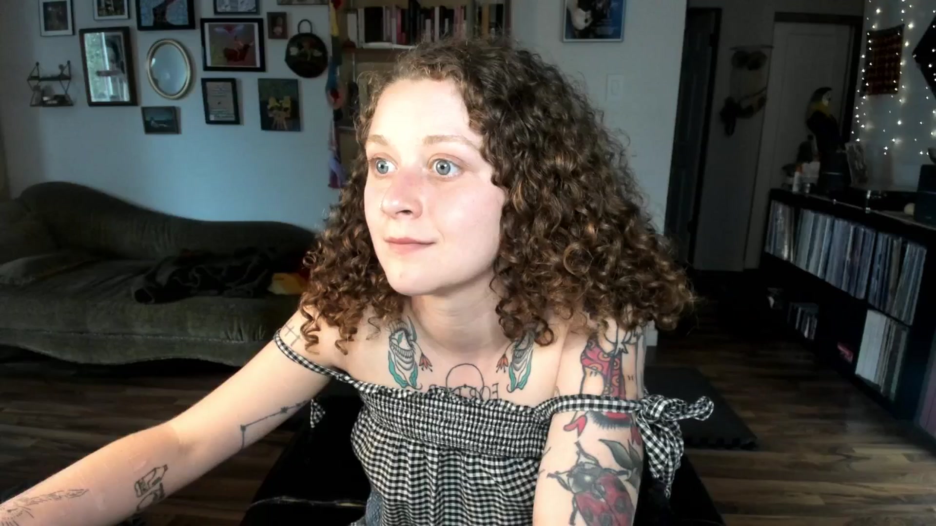 Gallery image thumbnail from PeachyQueen_'s myfreecams stream on, 06/18/2025, 21:08 image 8 of 20