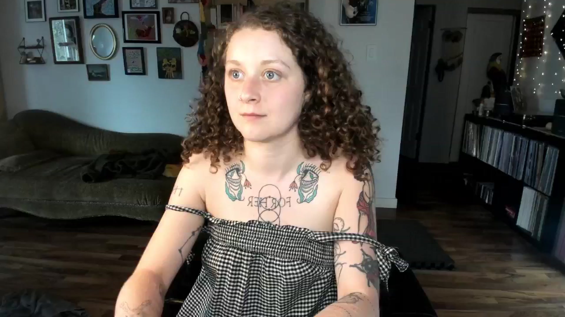 Gallery image thumbnail from PeachyQueen_'s myfreecams stream on, 06/18/2025, 21:08 image 15 of 20
