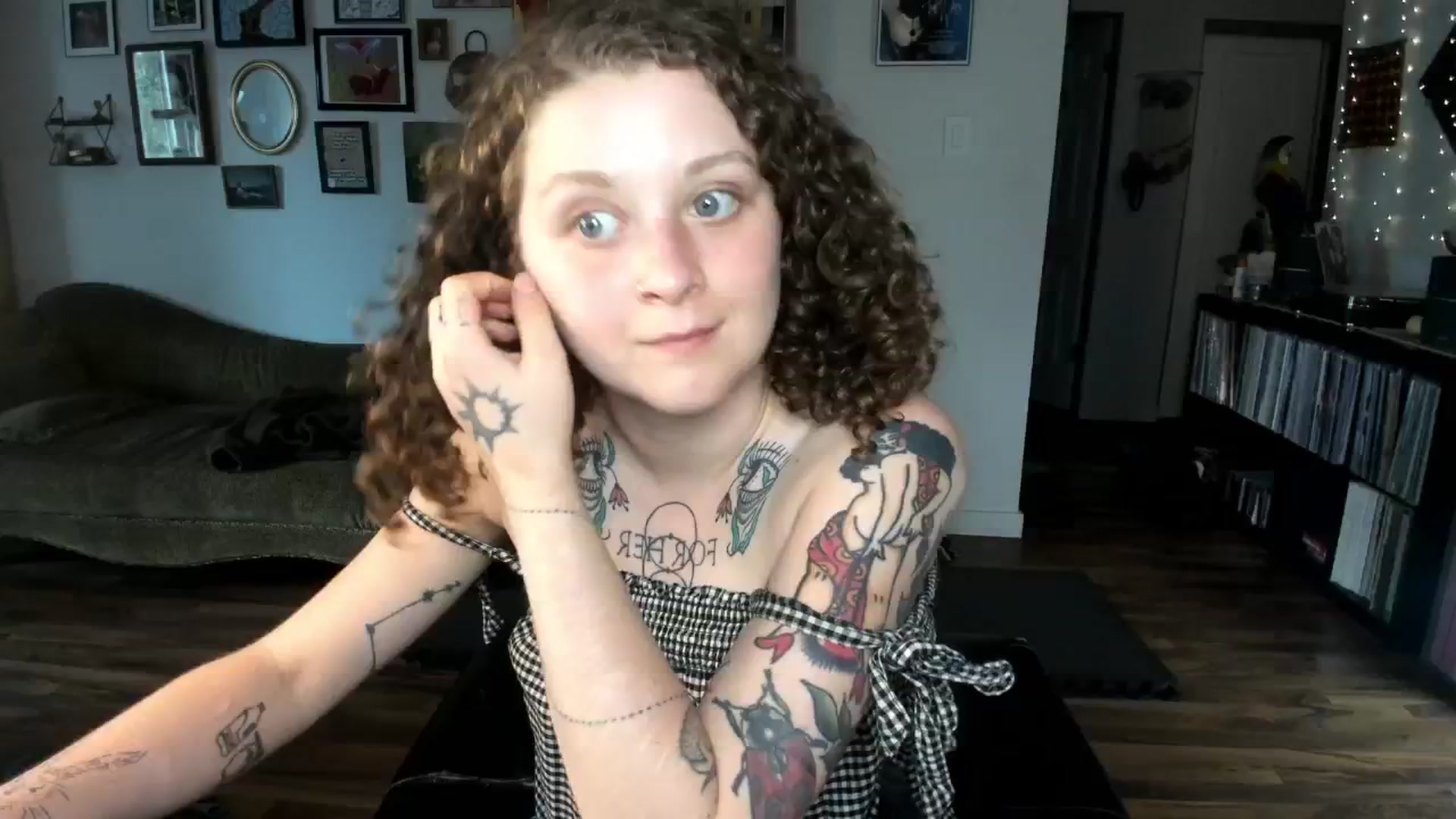 Gallery image thumbnail from PeachyQueen_'s myfreecams stream on, 06/18/2025, 21:08 image 6 of 20